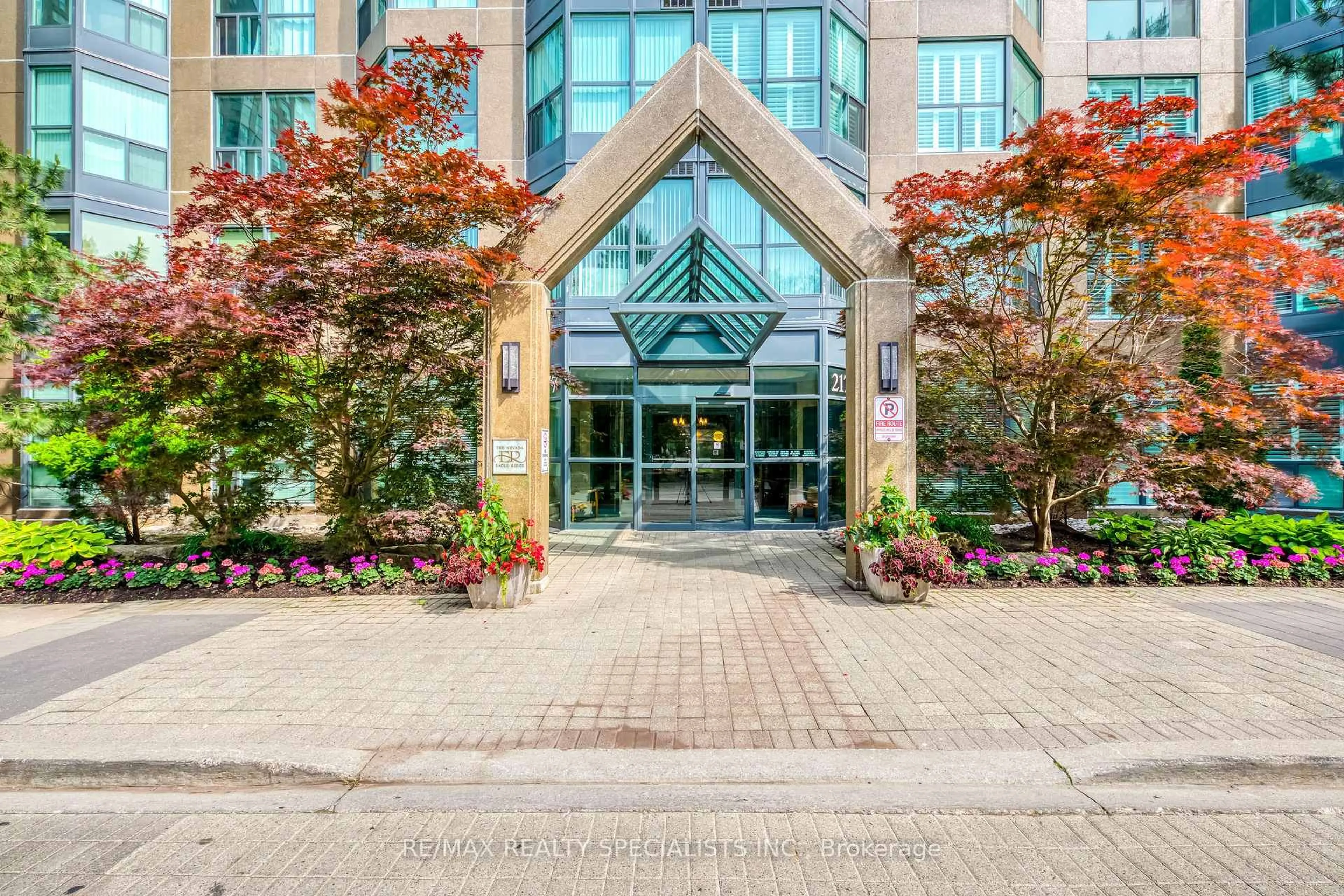 Indoor foyer for 2177 Burnhamthorpe Rd #1112, Mississauga Ontario L5L 5P9