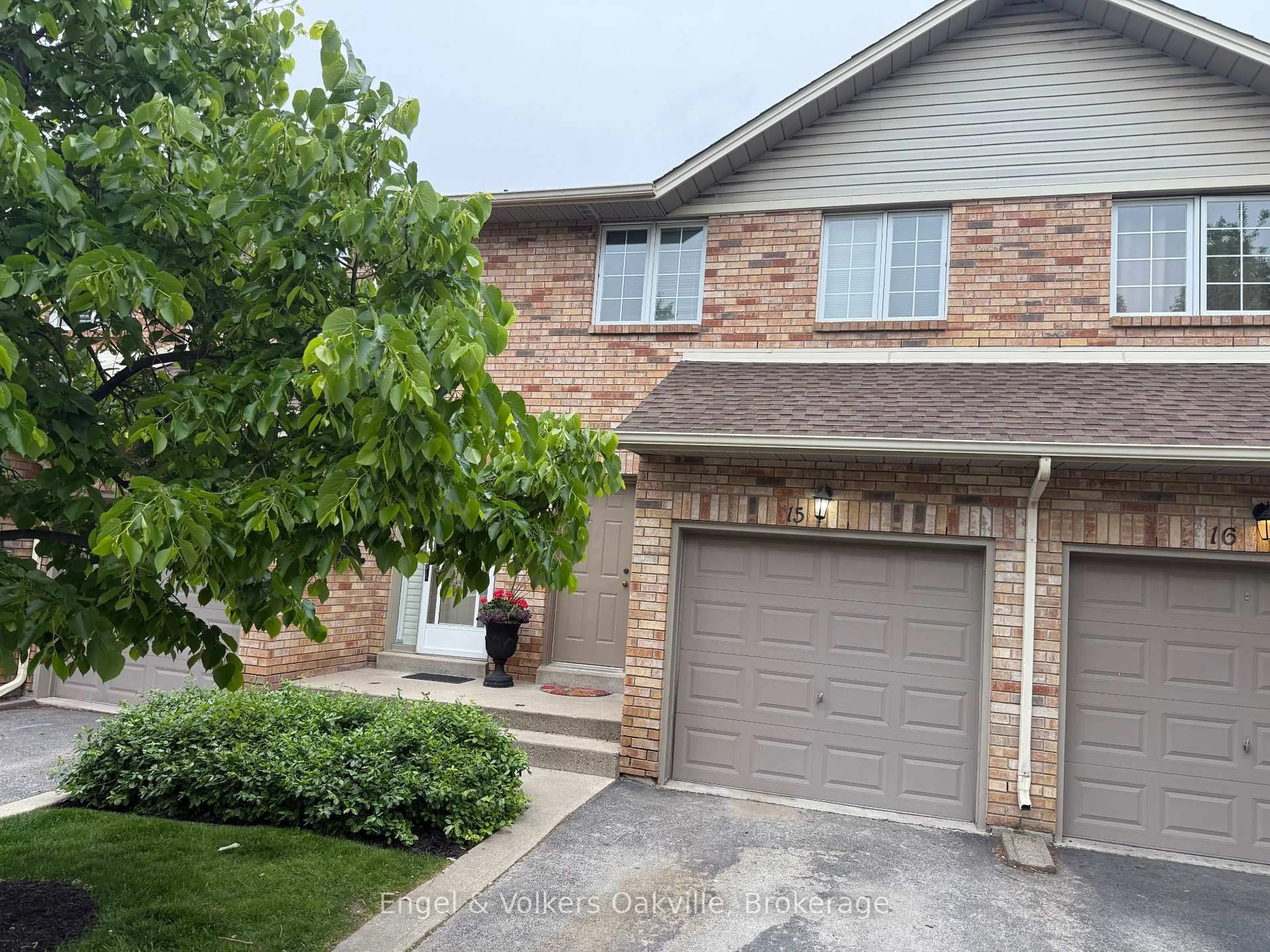 Home with brick exterior material, street for 2015 Cleaver Ave #15, Burlington Ontario L7M 4J7