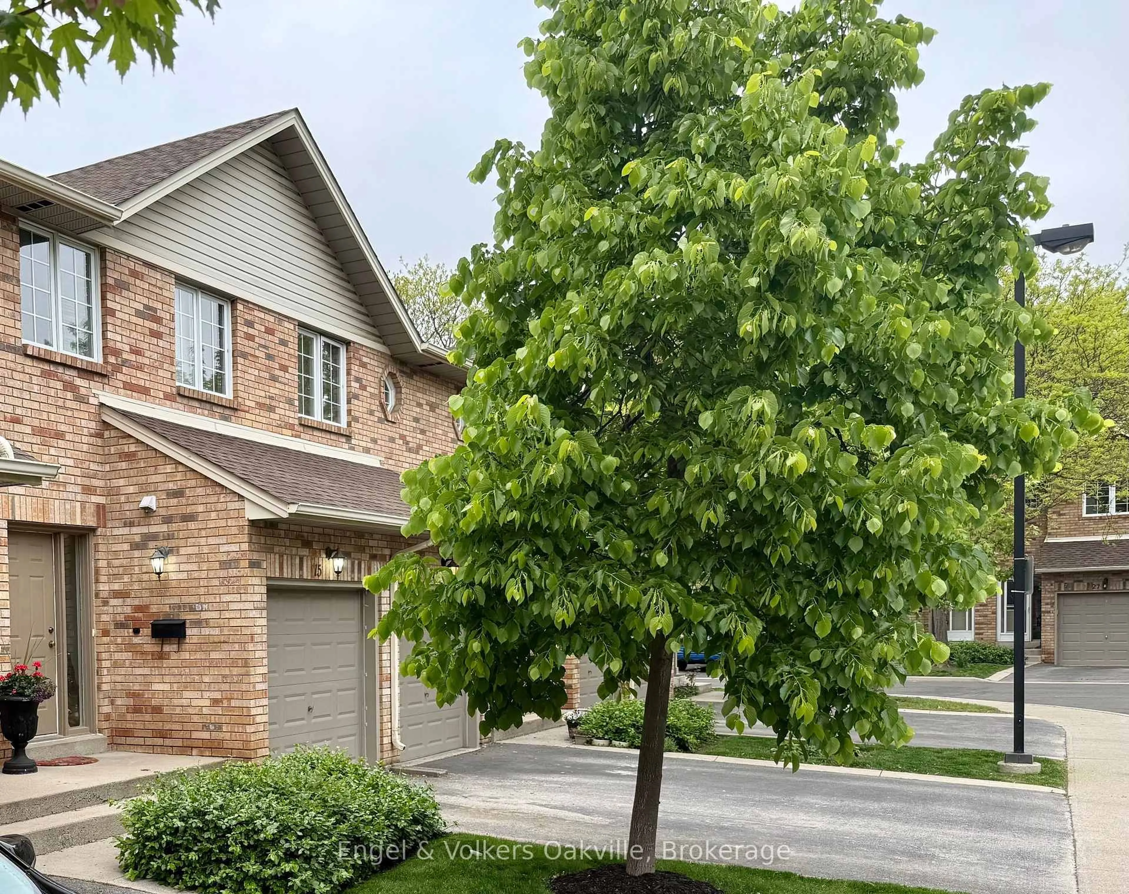 Home with brick exterior material, street for 2015 Cleaver Ave #15, Burlington Ontario L7M 4J7