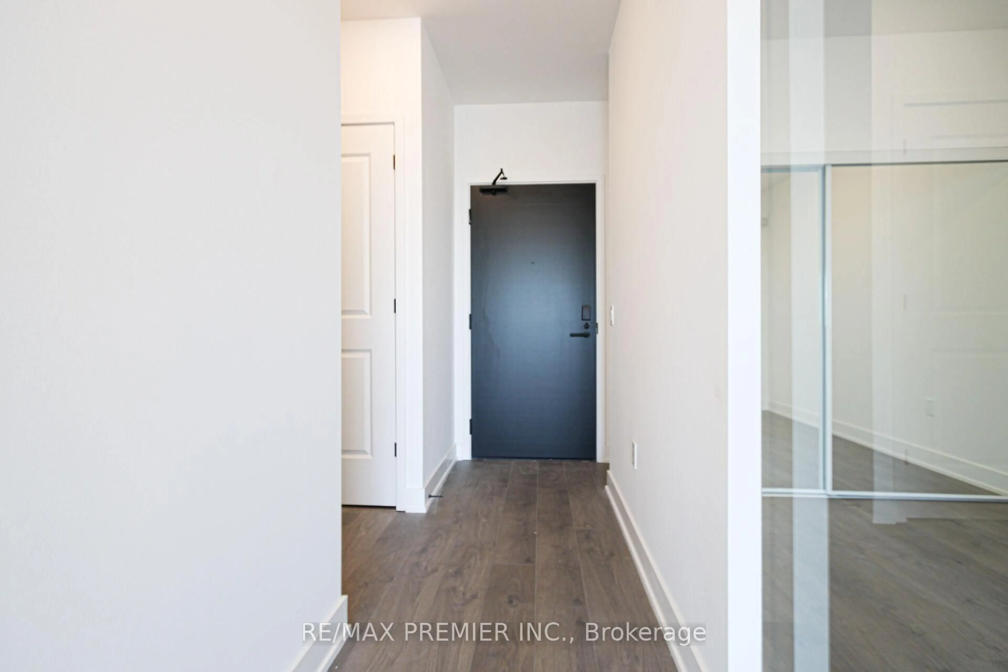 Indoor entryway for 2343 Khalsa Gate #826, Oakville Ontario L6M 0X7
