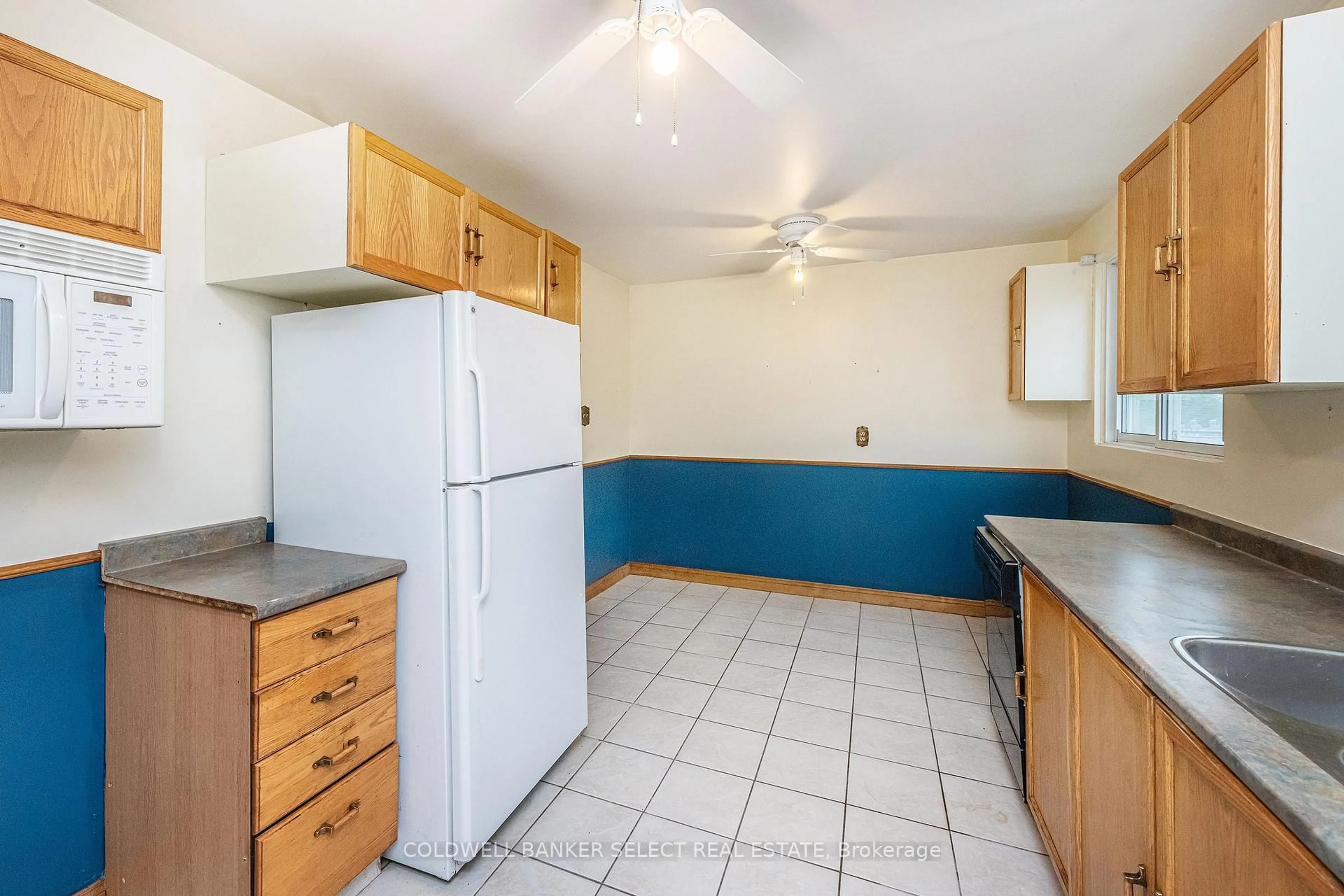Standard kitchen, unknown for 282 Whitehead Cres, Caledon Ontario L7E 3Y2