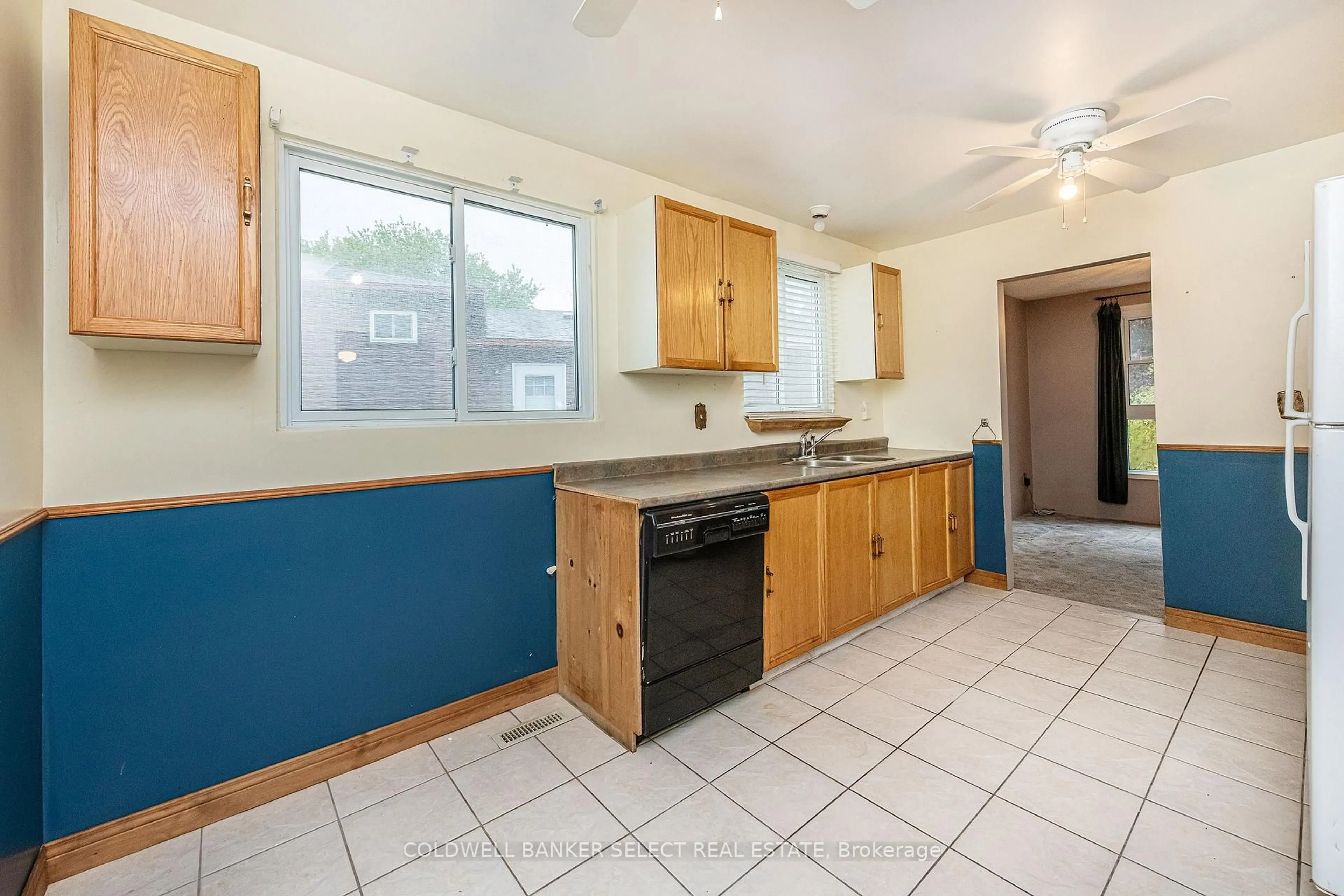 Standard kitchen, ceramic/tile floor for 282 Whitehead Cres, Caledon Ontario L7E 3Y2