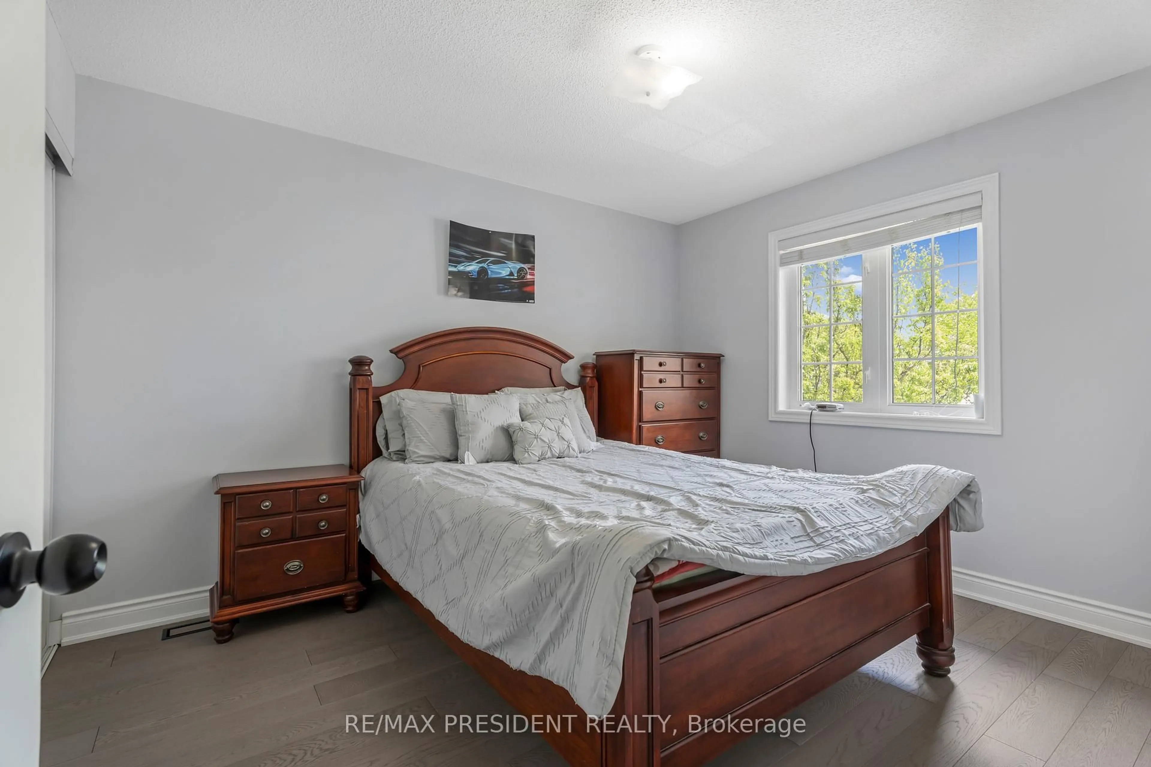 Bedroom with bed, unknown for 5209 Danielle Dr, Burlington Ontario L7L 7L1