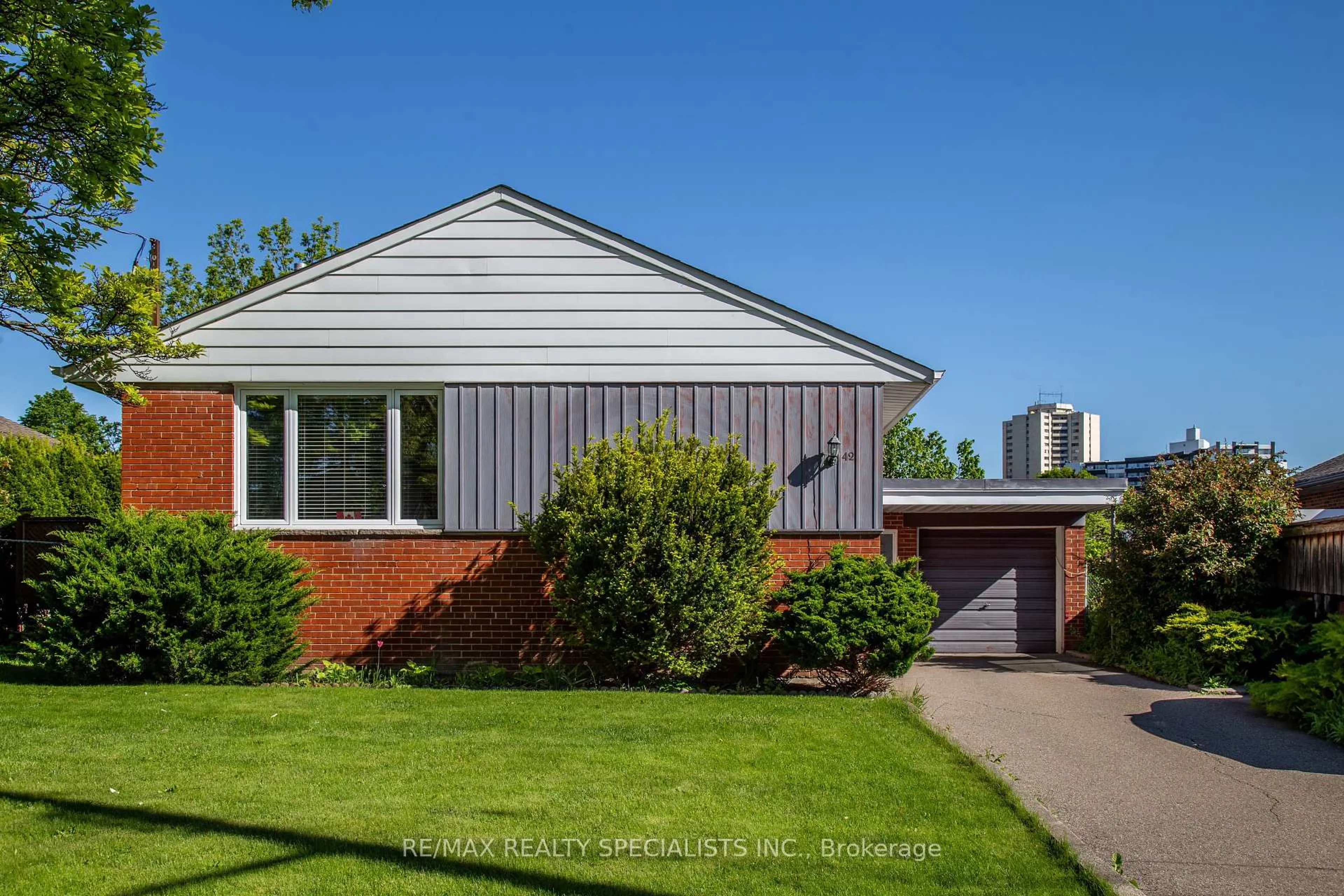 Home with vinyl exterior material, street for 42 NUGENT Rd, Toronto Ontario M9R 1N3
