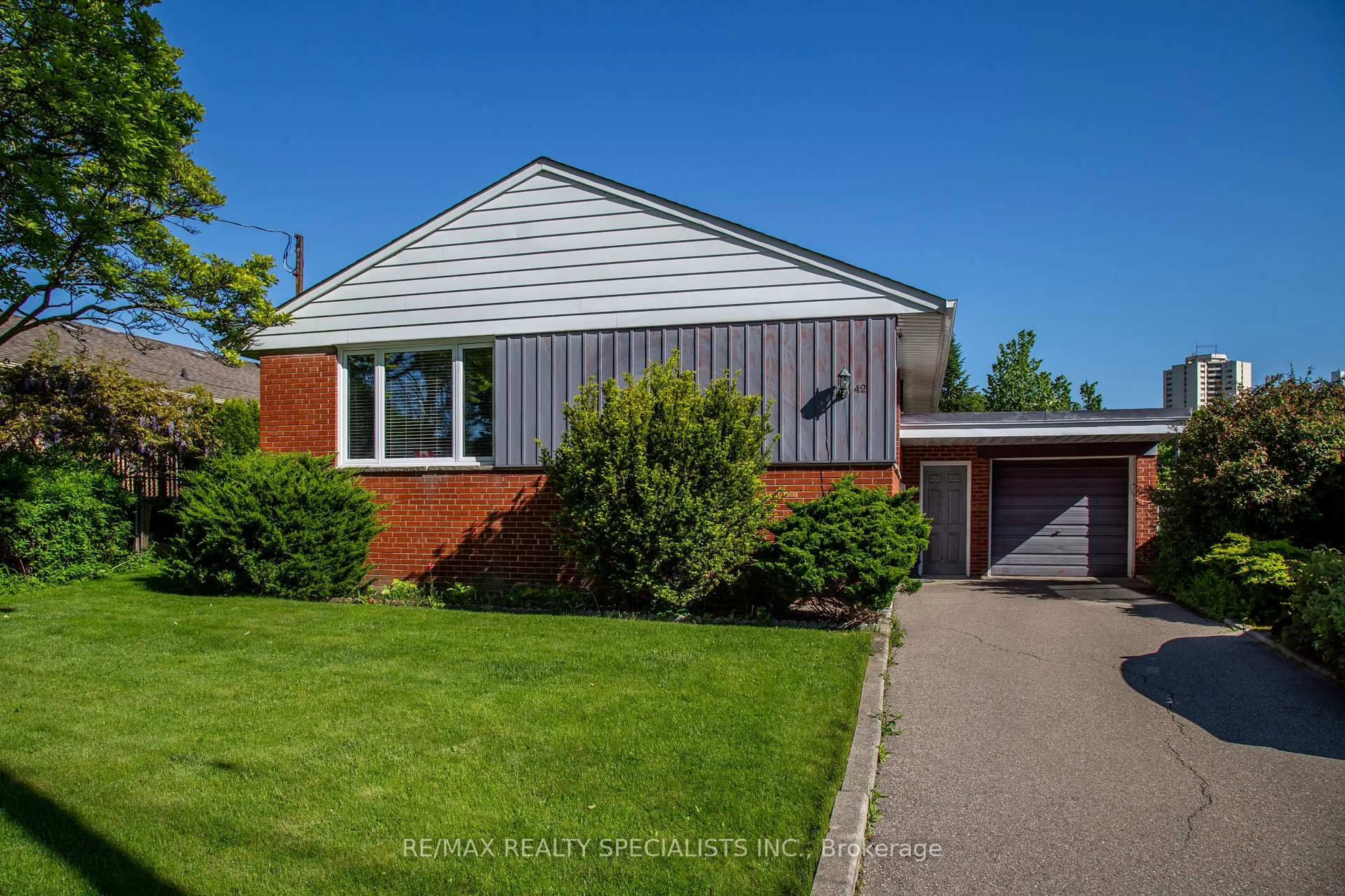 Unknown for 42 NUGENT Rd, Toronto Ontario M9R 1N3