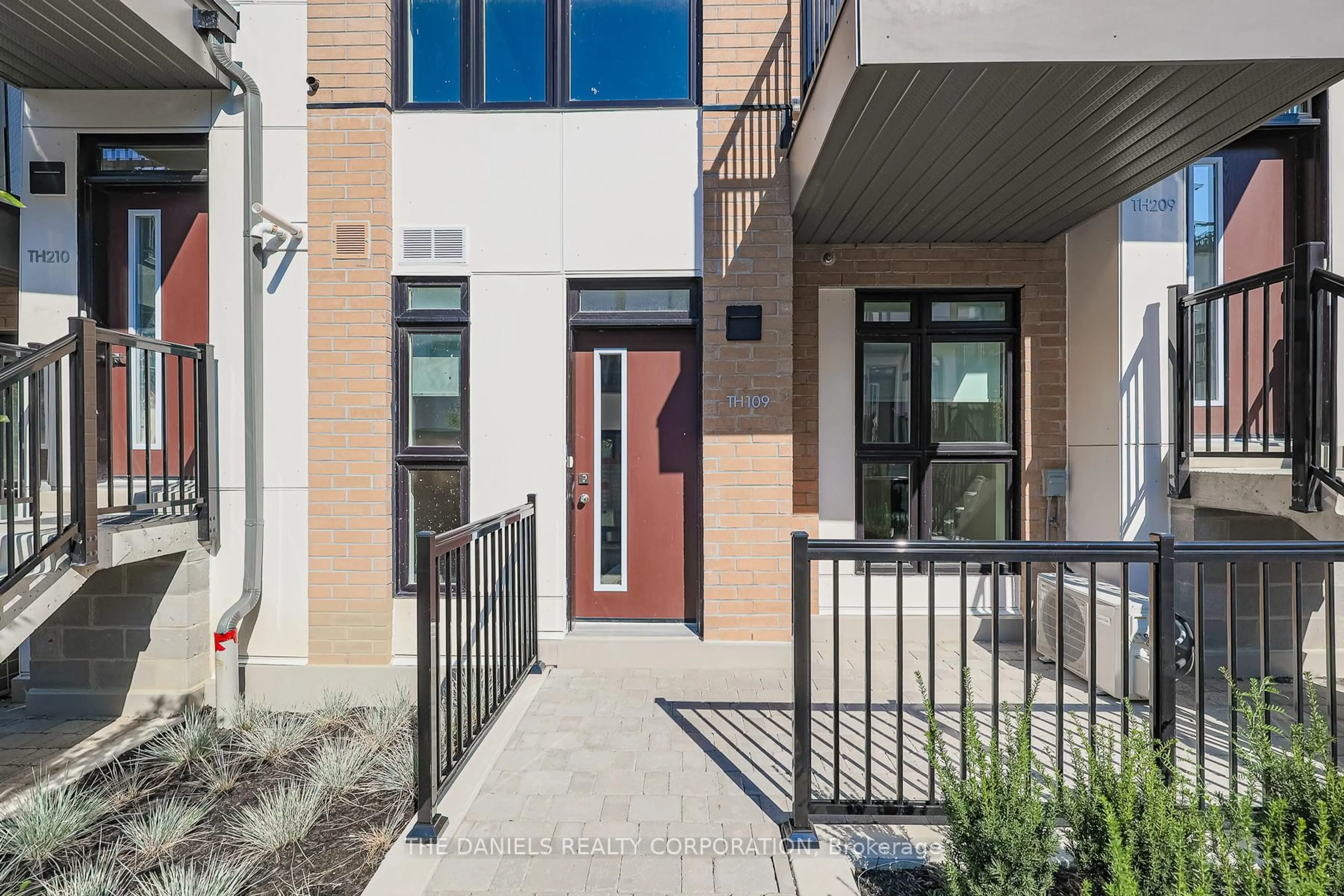 Unknown for 145 Canon Jackson Dr #109, Toronto Ontario M6M 0E1