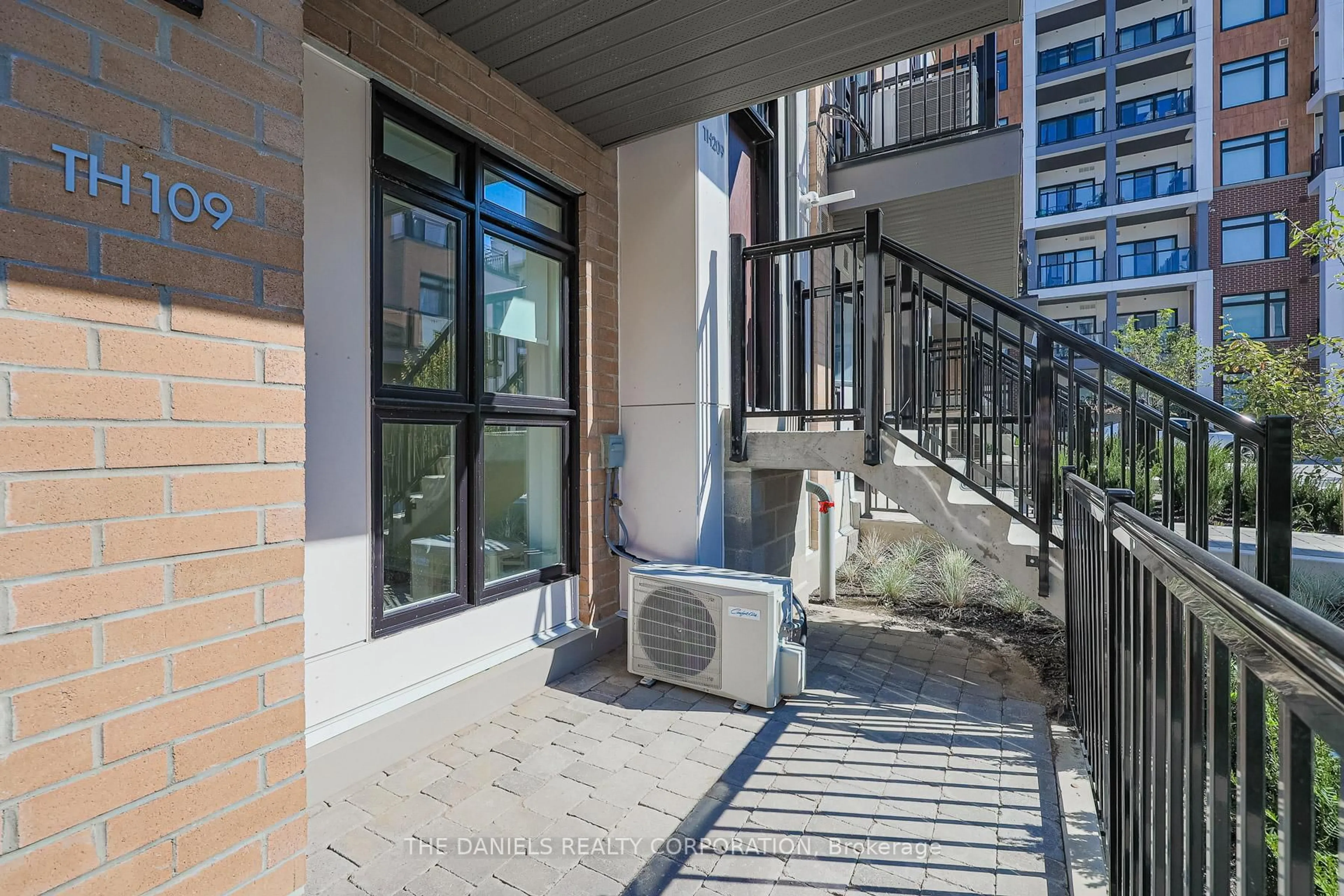 Patio, street for 145 Canon Jackson Dr #109, Toronto Ontario M6M 0E1