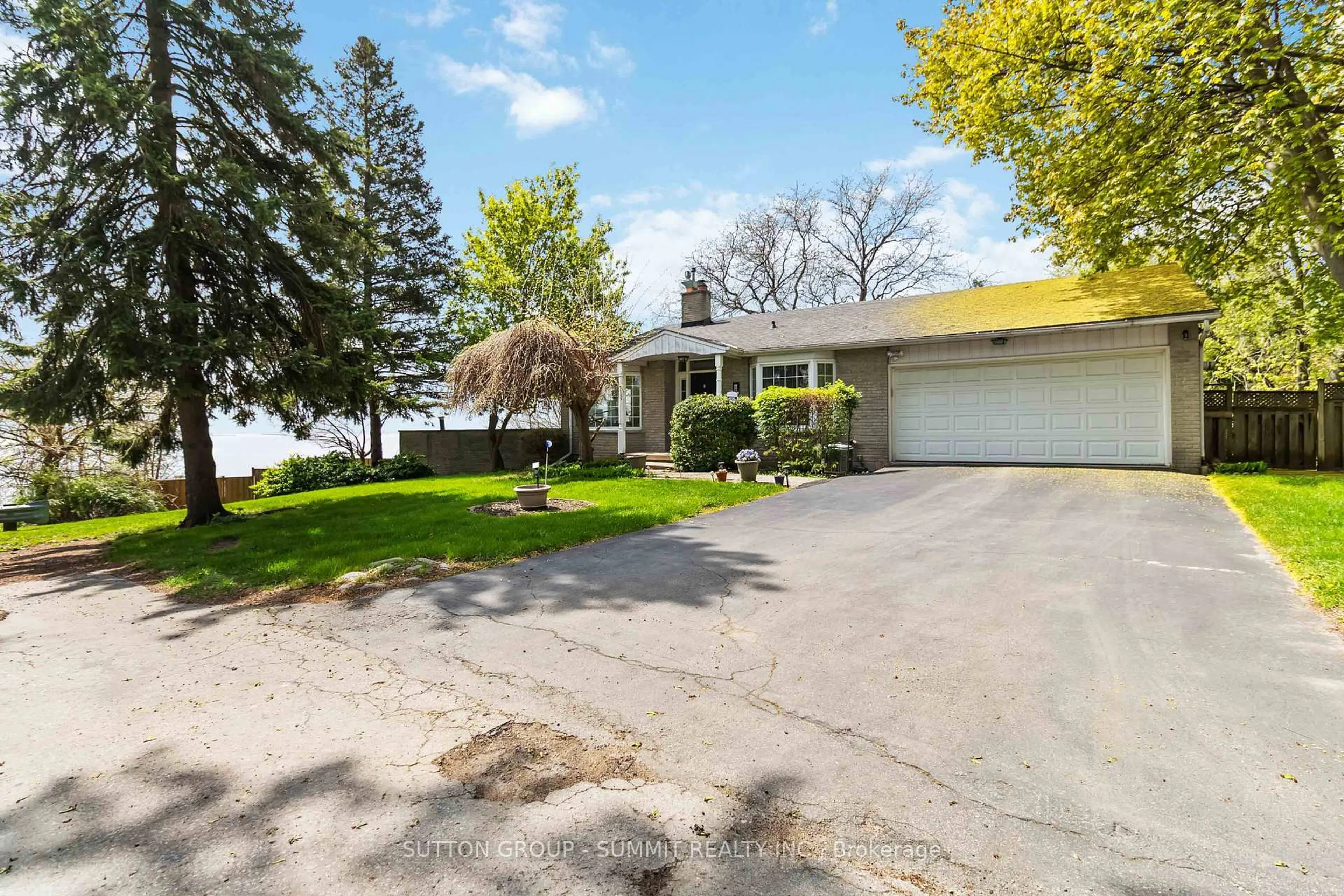 A pic from outside/outdoor area/front of a property/back of a property/a pic from drone, street for 532 ALLVIEW Ave, Burlington Ontario L7T 3T7