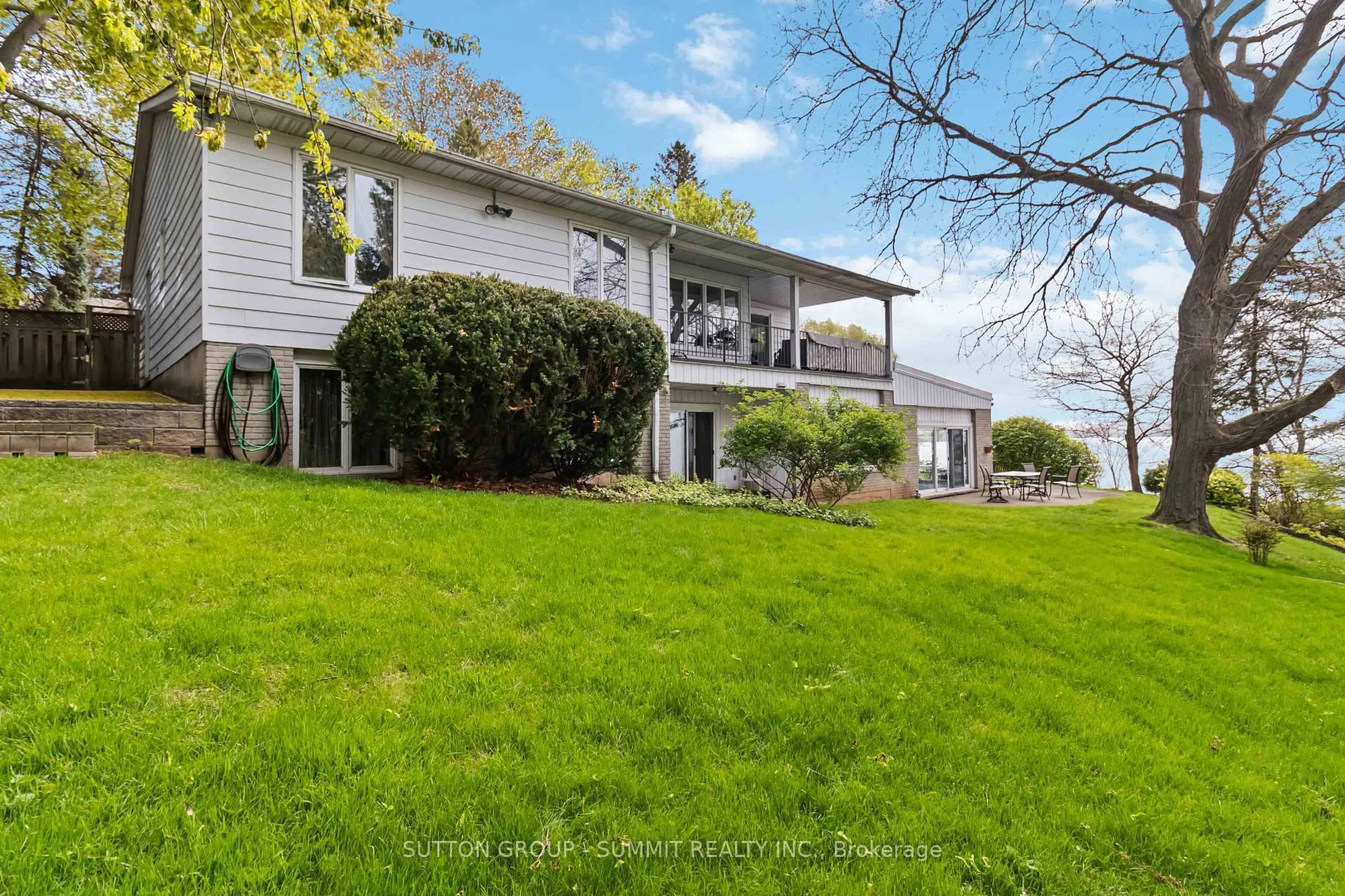 A pic from outside/outdoor area/front of a property/back of a property/a pic from drone, water/lake/river/ocean view for 532 ALLVIEW Ave, Burlington Ontario L7T 3T7