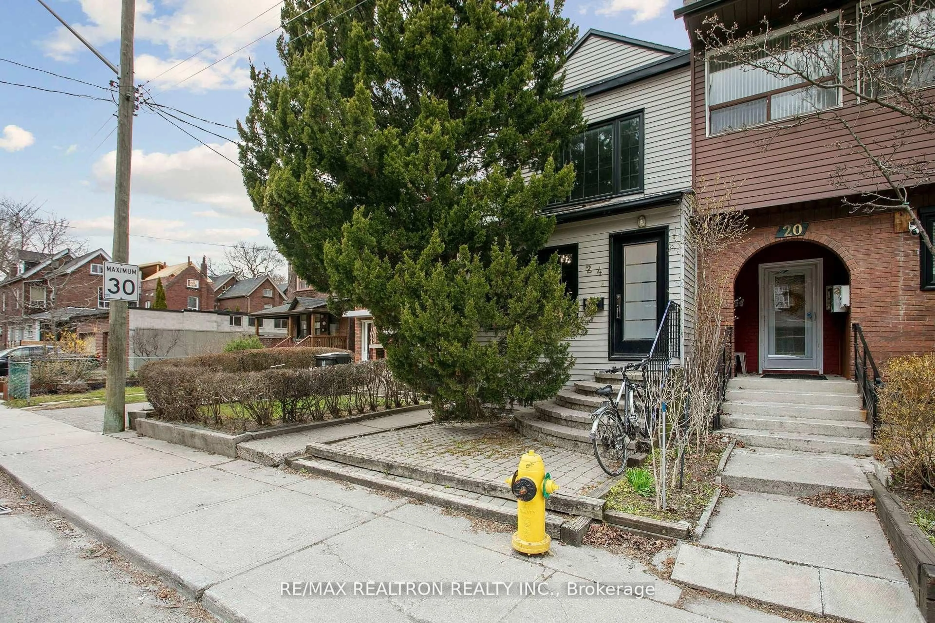 Unknown for 24 Marion St, Toronto Ontario M6R 1E5