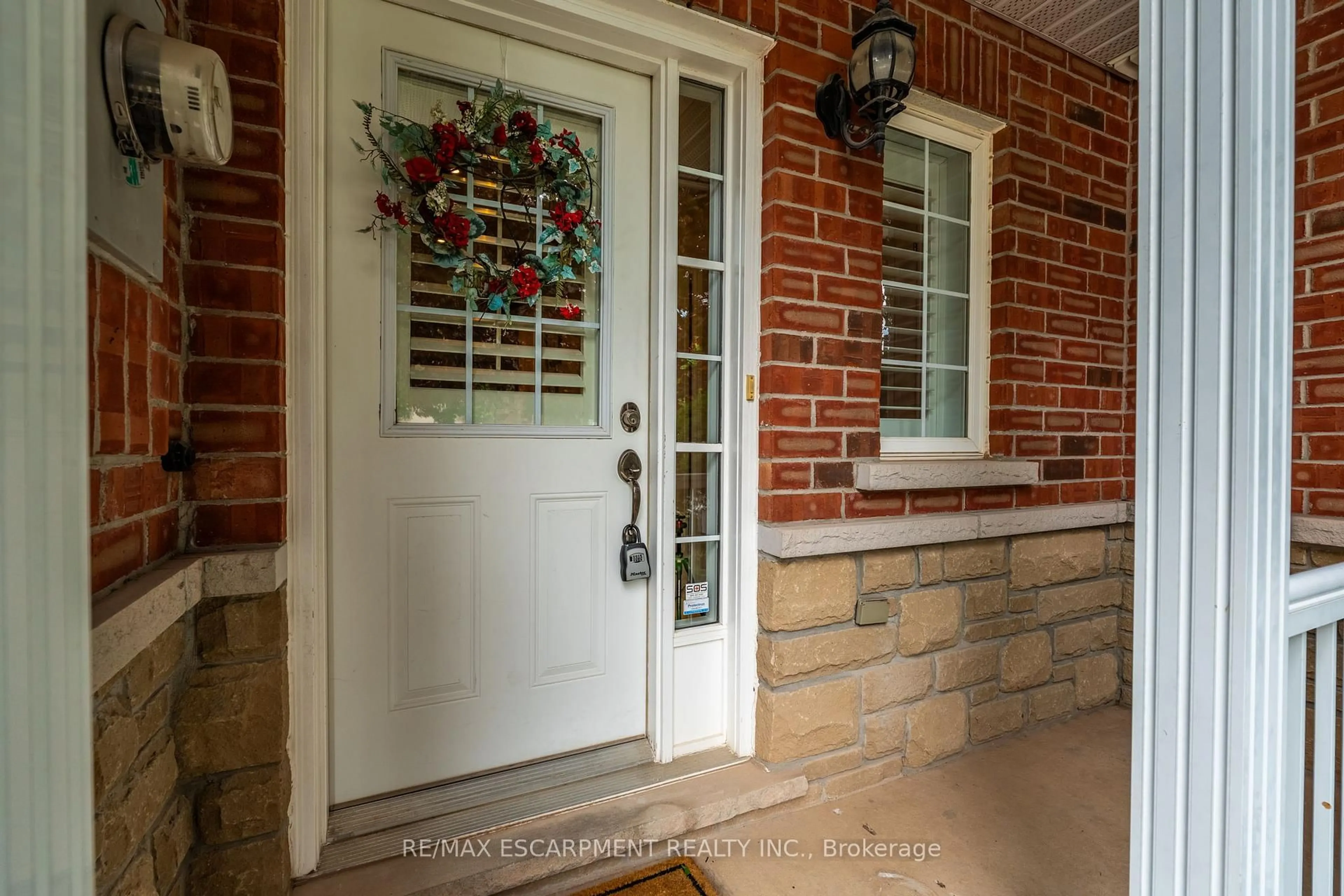 Indoor entryway for 1455 Tobyn Dr, Burlington Ontario L7M 5A6