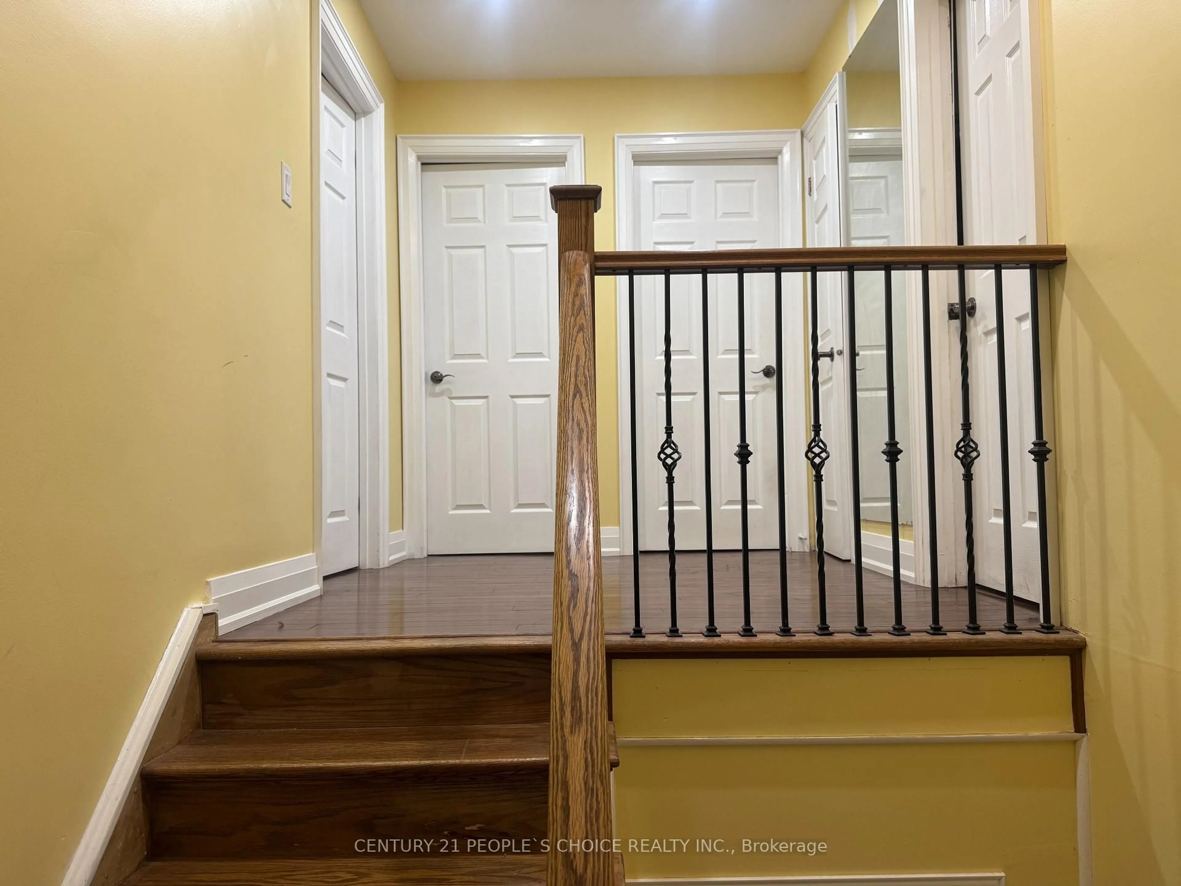 Indoor entryway for 3397 Brandon Gate, Mississauga Ontario L4T 3N3