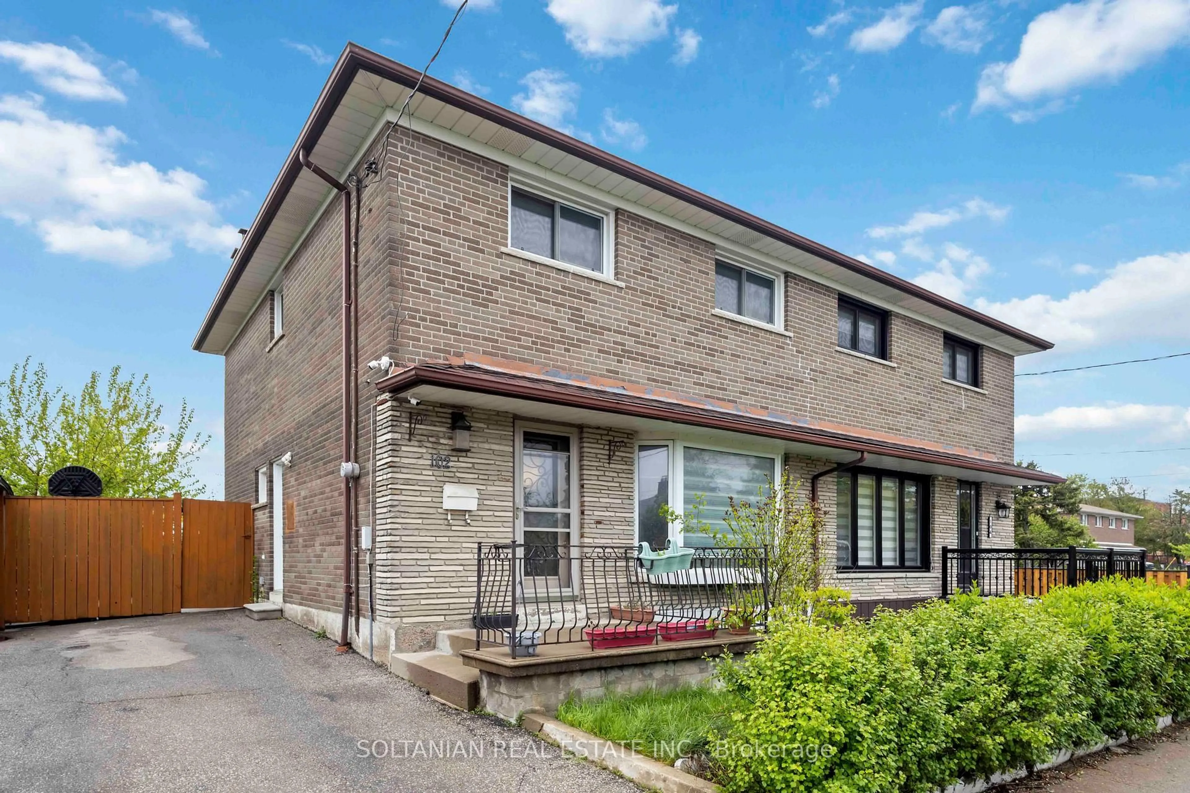 Home with brick exterior material, street for 102 Elnathan Cres, Toronto Ontario M9L 2G1