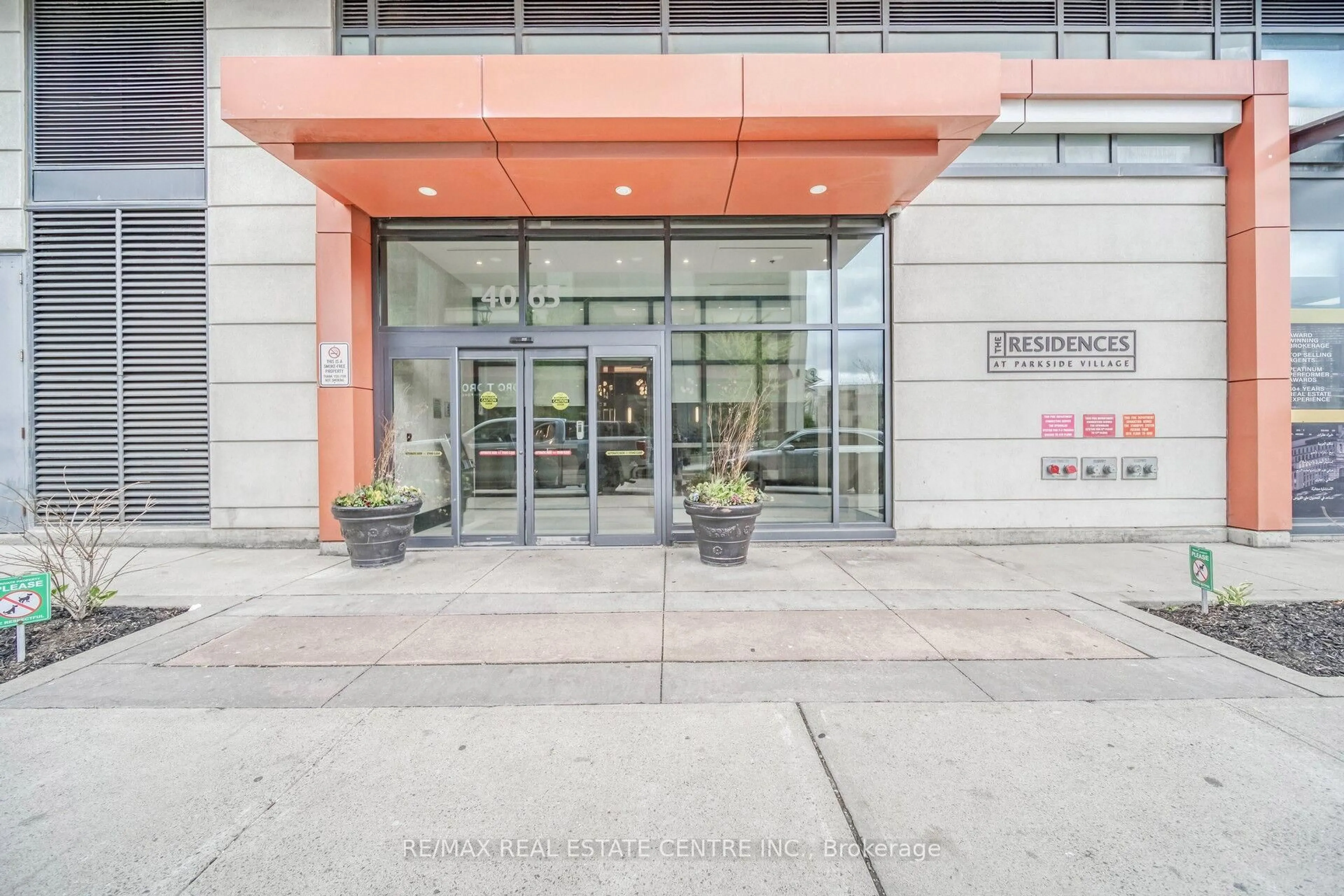 Indoor foyer for 4065 Brickstone Mews #1803, Mississauga Ontario L5B 0G3