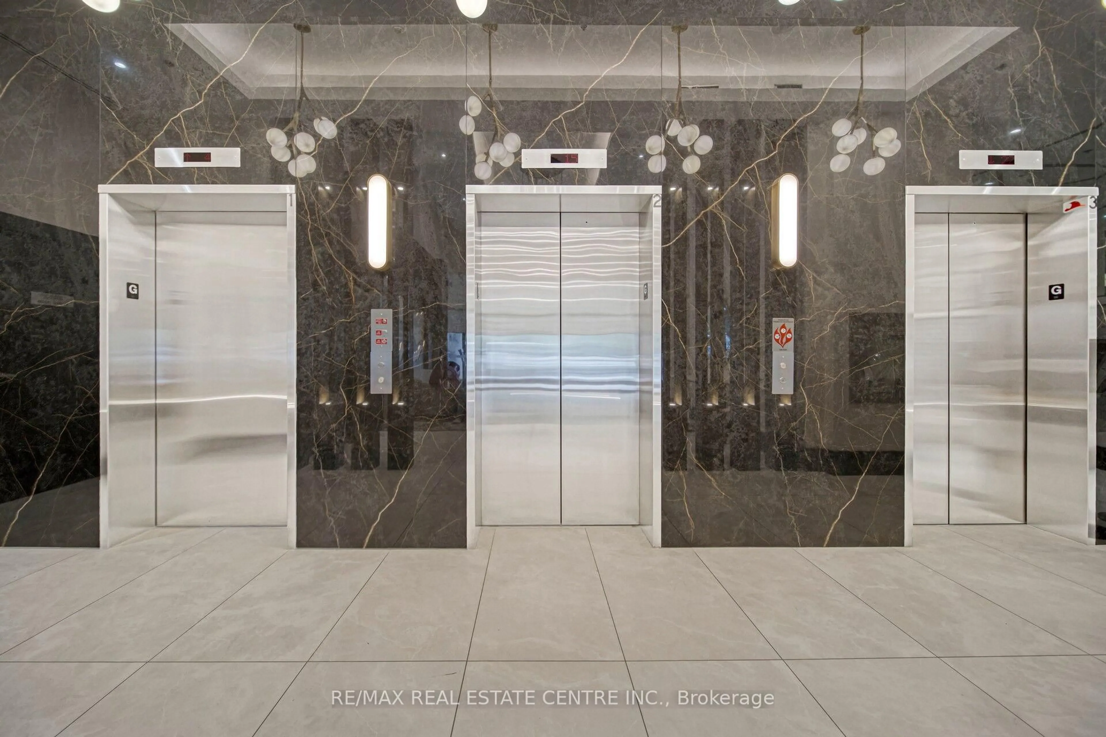 Indoor foyer for 4065 Brickstone Mews #1803, Mississauga Ontario L5B 0G3