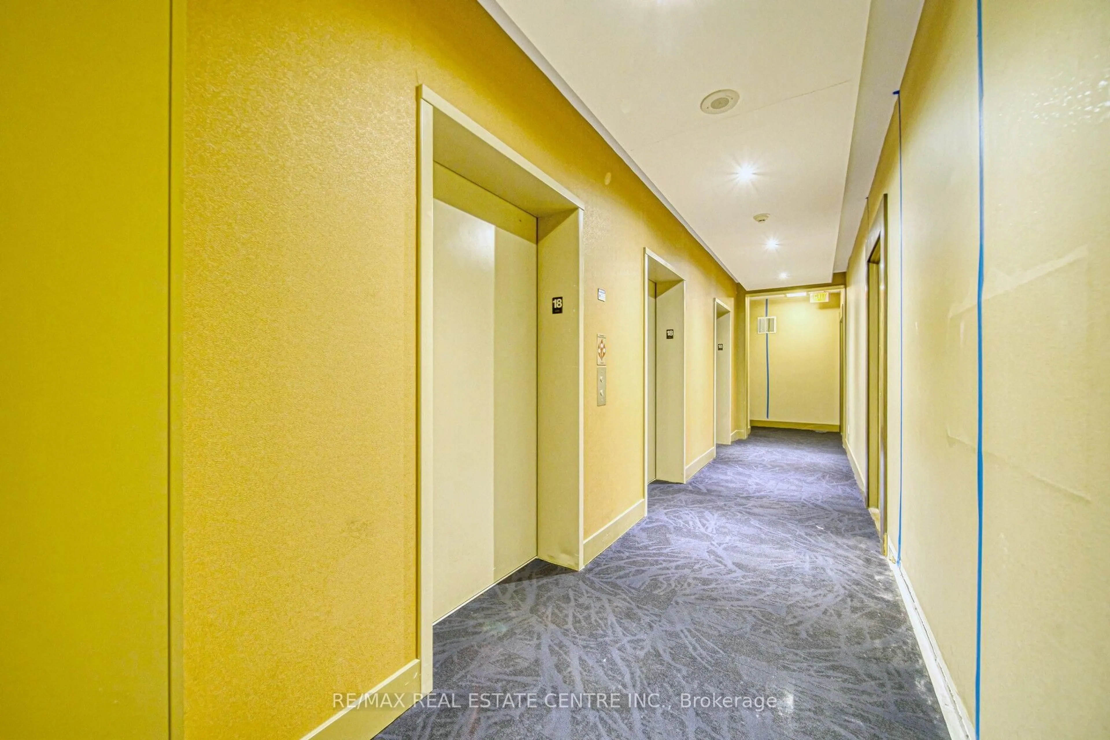Indoor foyer for 4065 Brickstone Mews #1803, Mississauga Ontario L5B 0G3