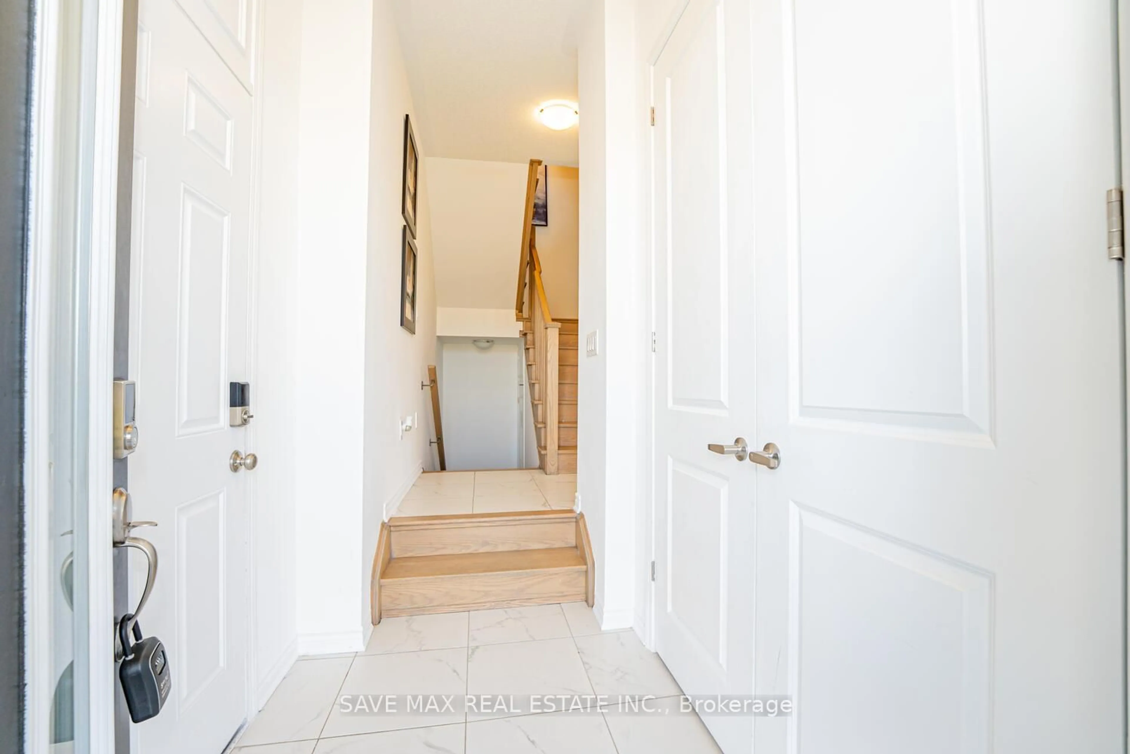 Indoor entryway for 5156 Ninth Line, Mississauga Ontario L5M 2S7