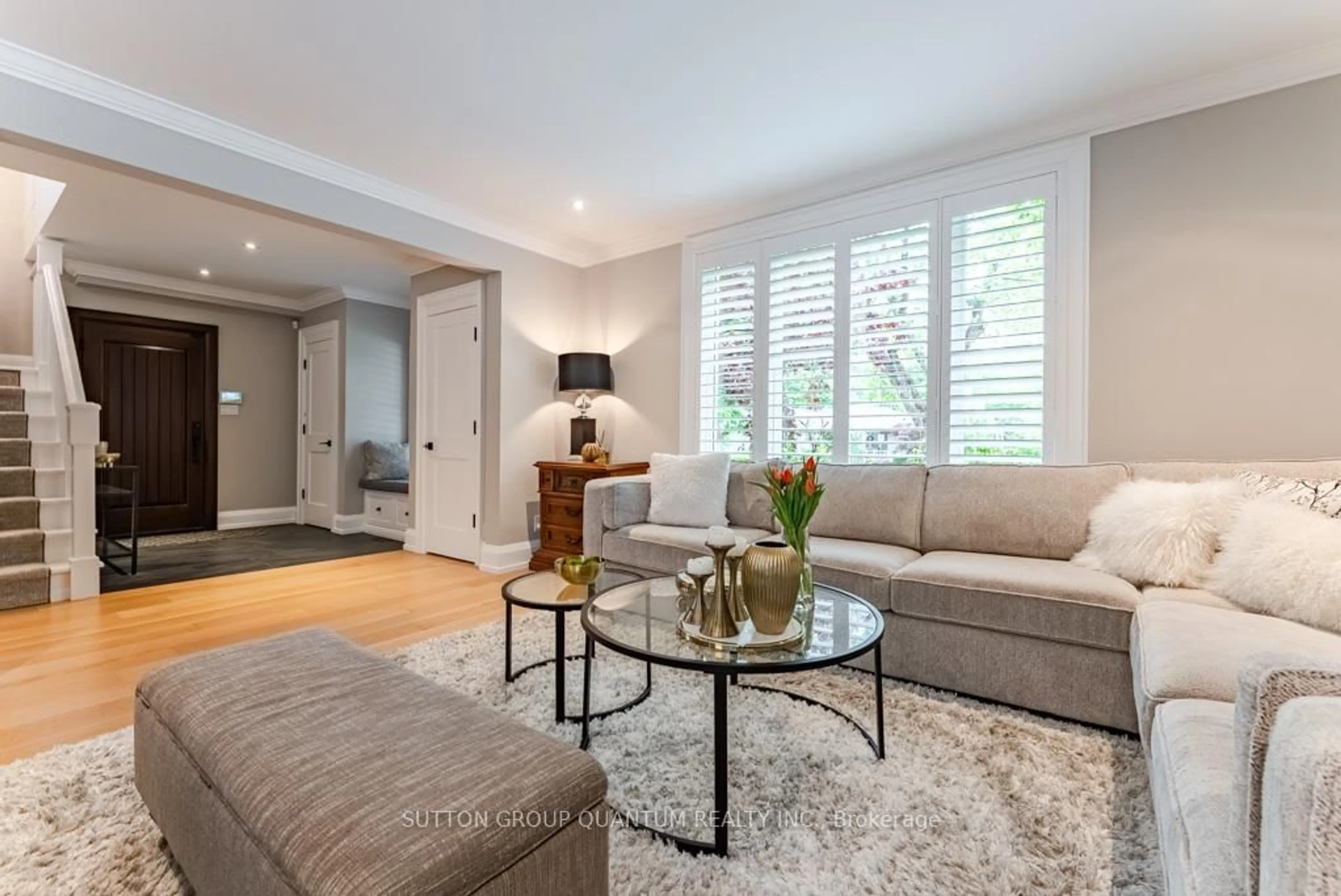Living room with furniture, unknown for 264 Douglas Ave, Oakville Ontario L6J 3S4