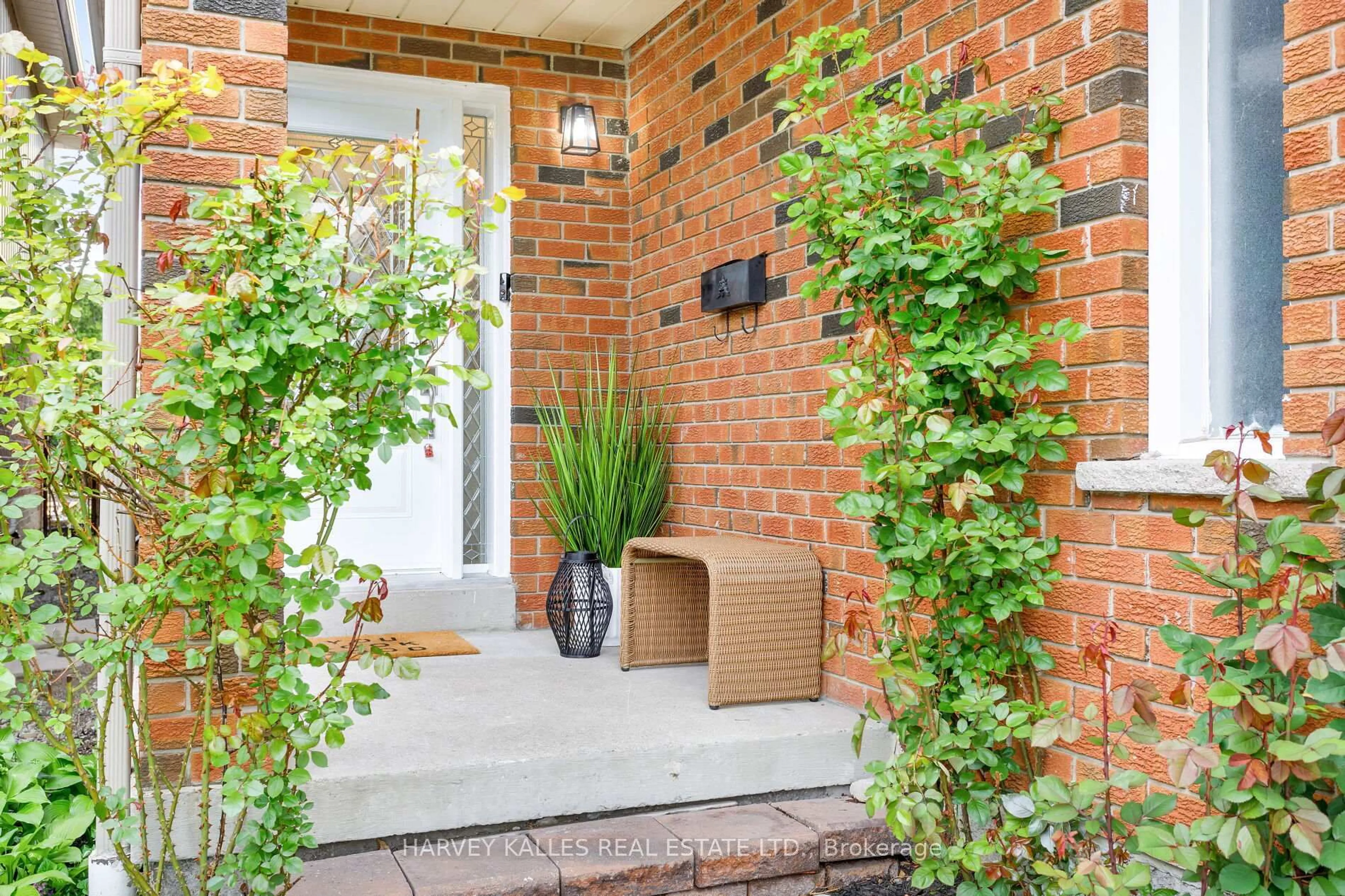 Indoor entryway for 4322 Shelby Cres, Mississauga Ontario L4W 3T3