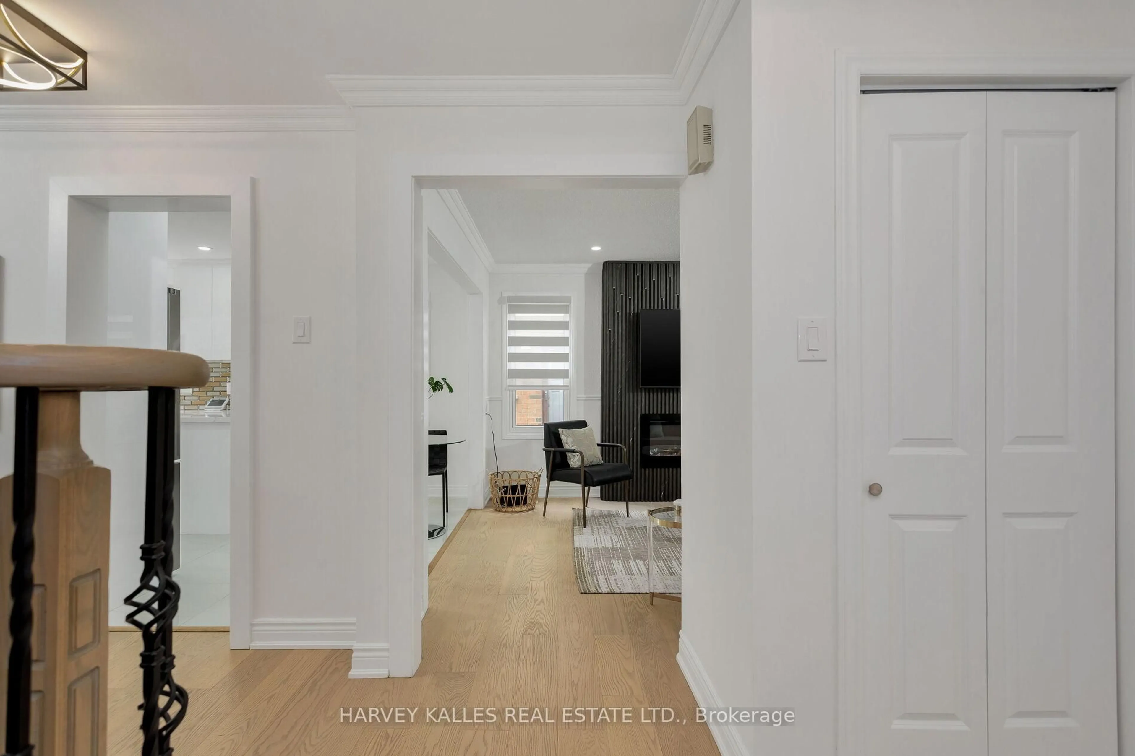 Indoor entryway for 4322 Shelby Cres, Mississauga Ontario L4W 3T3