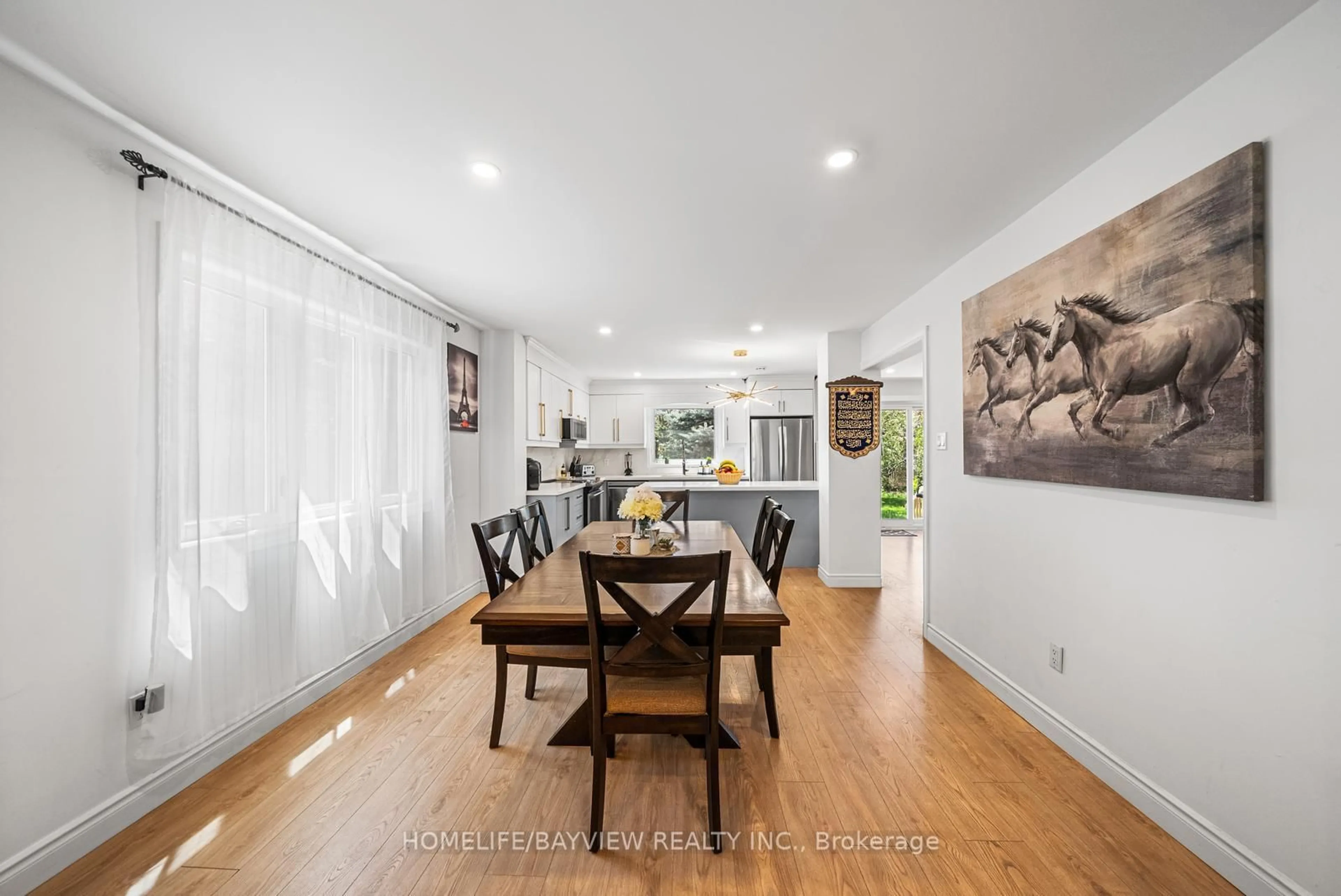 Dining room, wood/laminate floor for 2602 Mason Hts, Mississauga Ontario L5B 2S2