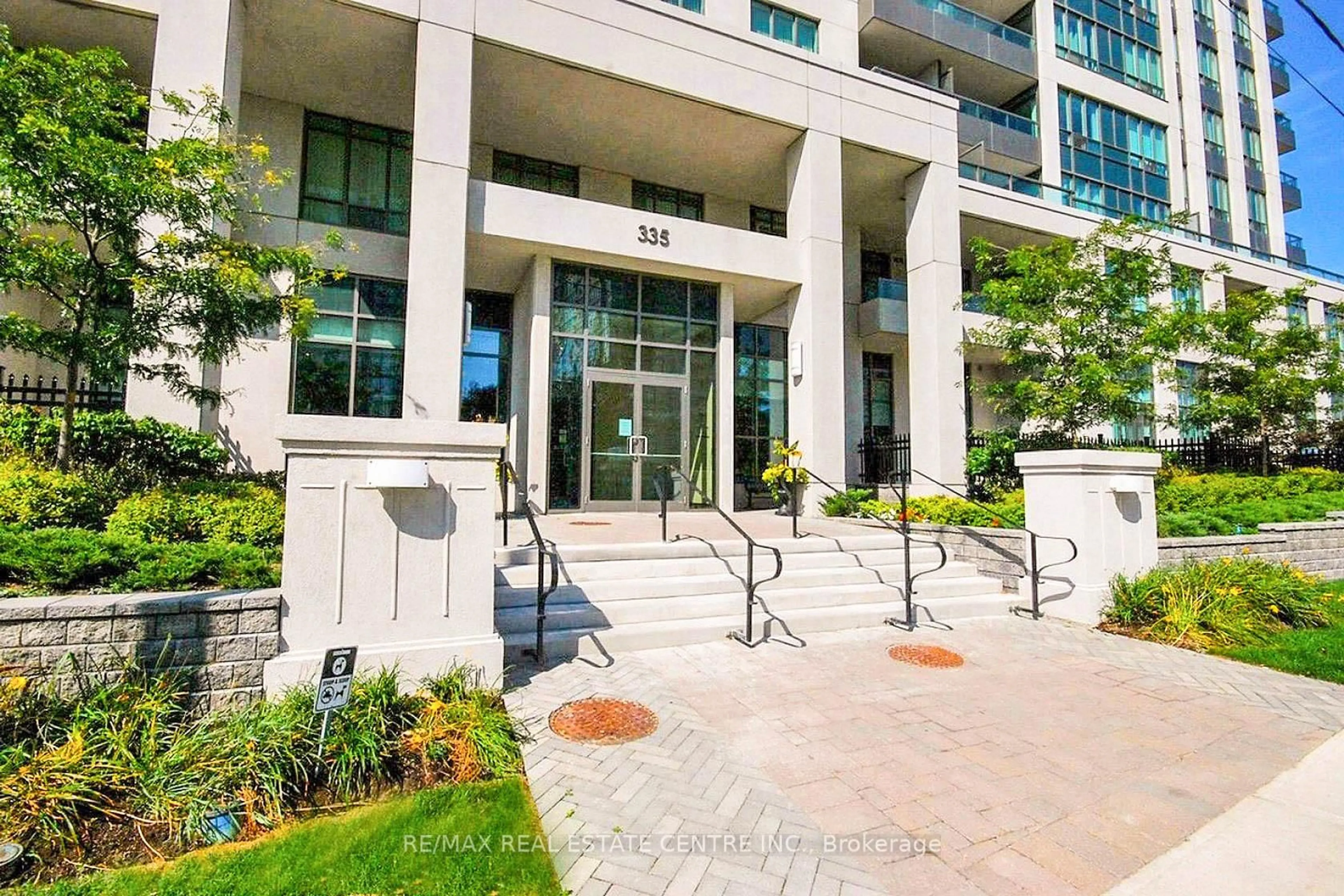 Indoor foyer for 335 Rathburn Rd #2107, Mississauga Ontario L5B 0C8