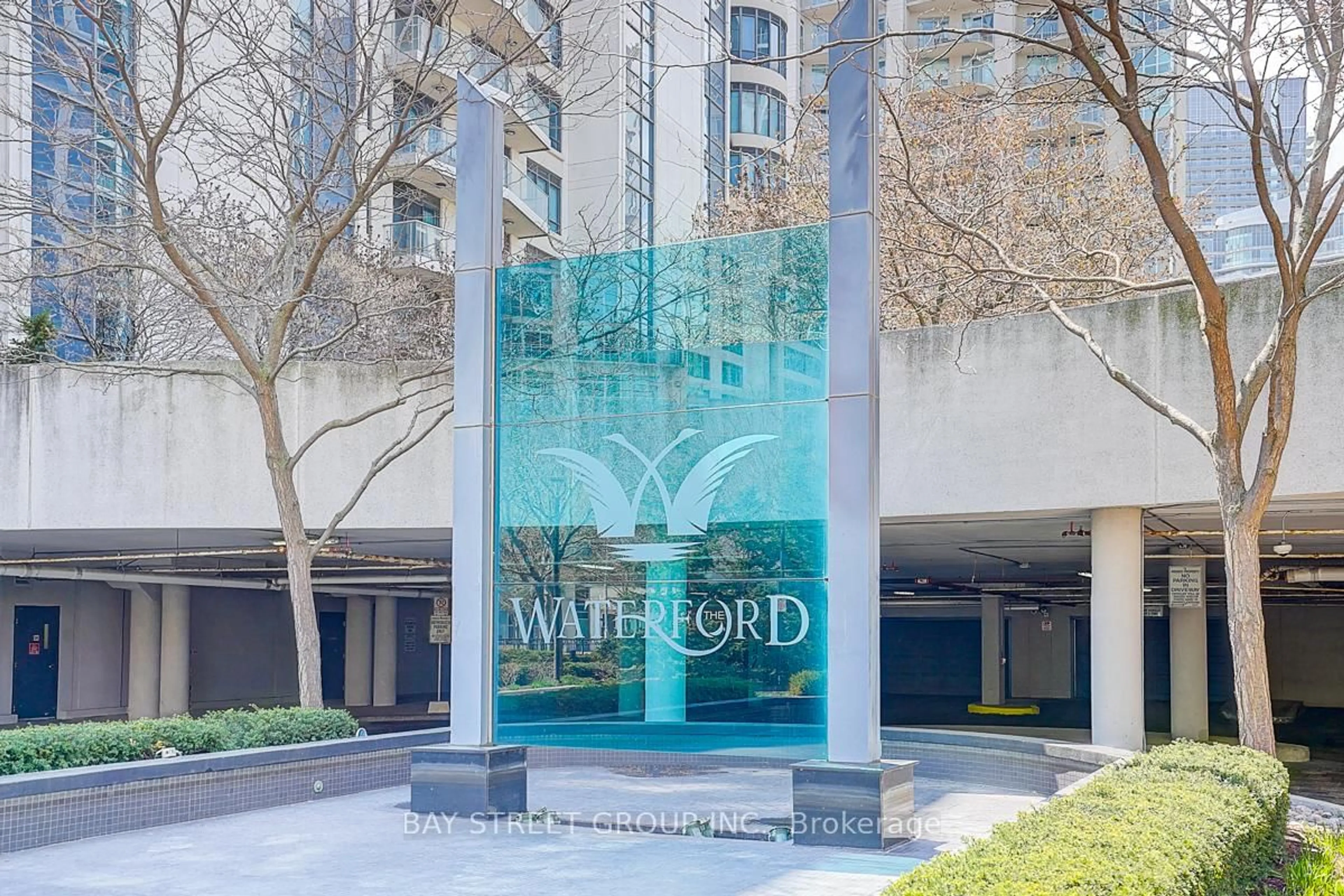Indoor foyer for 2083 LAKE SHORE Blvd #LPH14, Toronto Ontario M8V 4G2