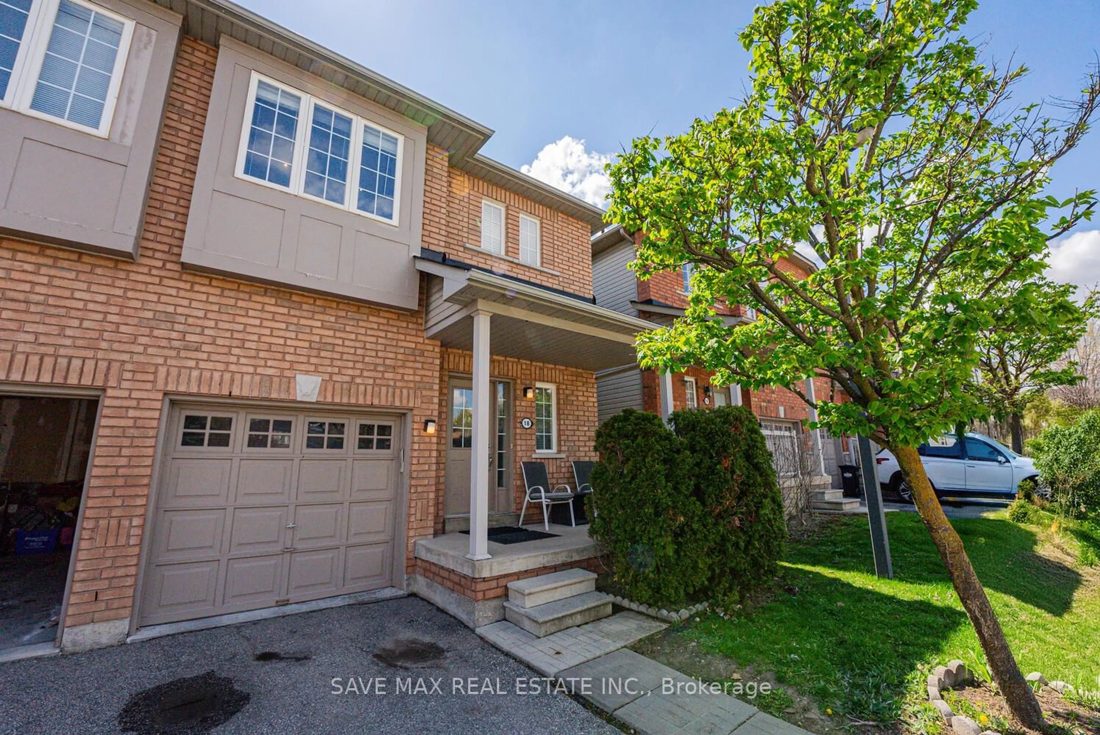 Home with brick exterior material, street for 2270 Britania Rd #18, Mississauga Ontario L5M 2G8