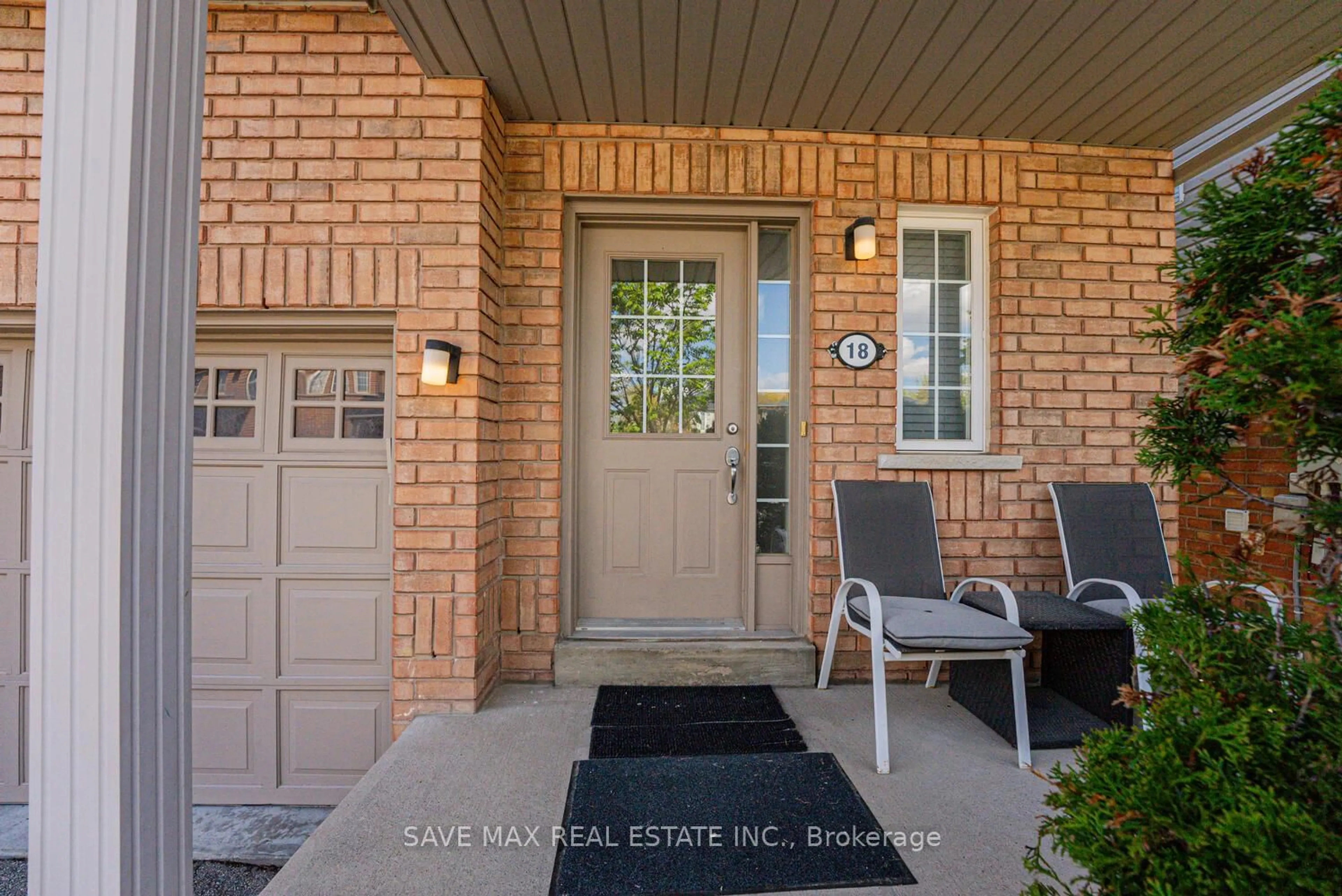 Home with brick exterior material, street for 2270 Britania Rd #18, Mississauga Ontario L5M 2G8