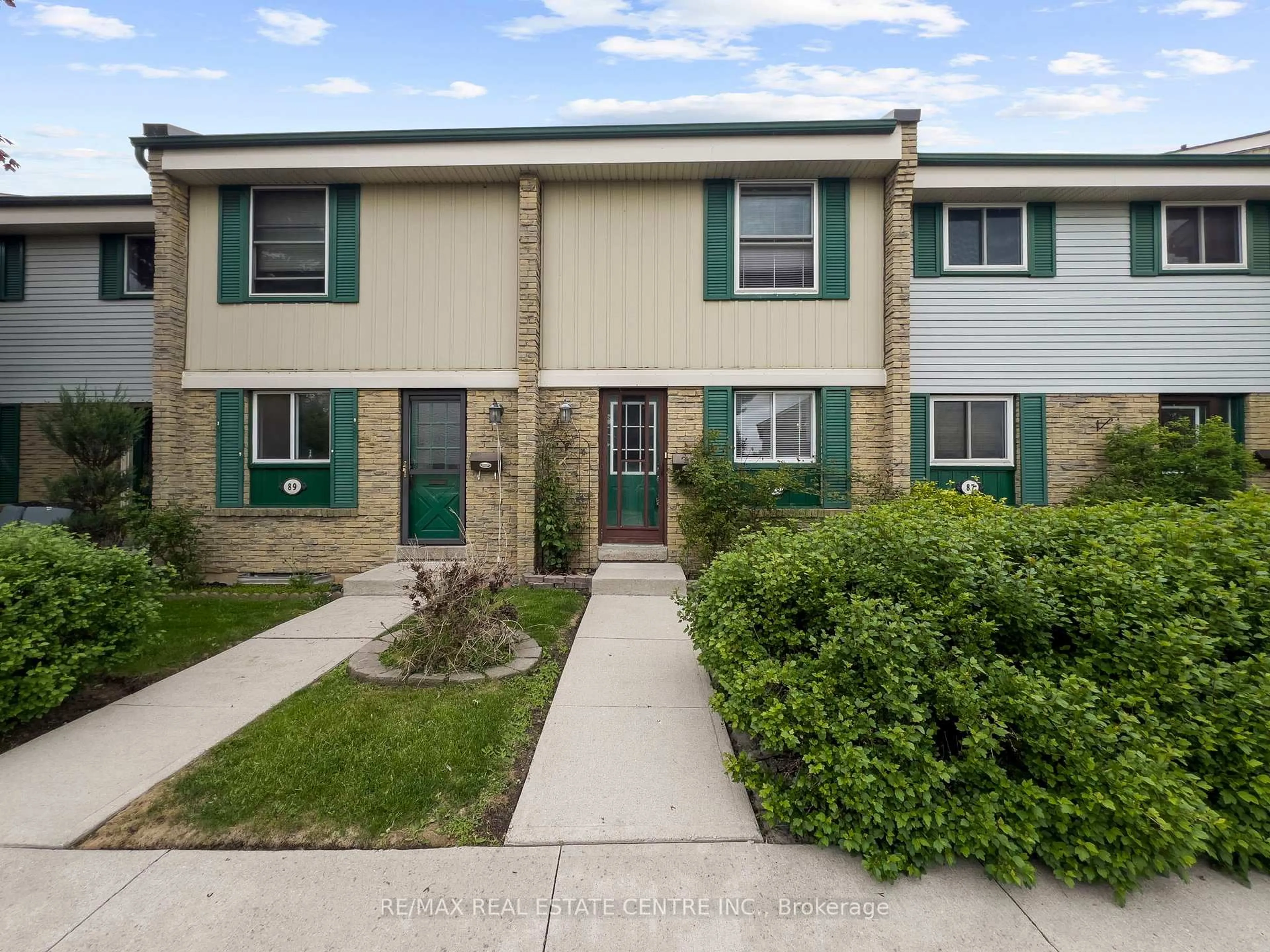 Home with vinyl exterior material, street for 2779 Gananoque Dr #88, Mississauga Ontario L5N 2E4