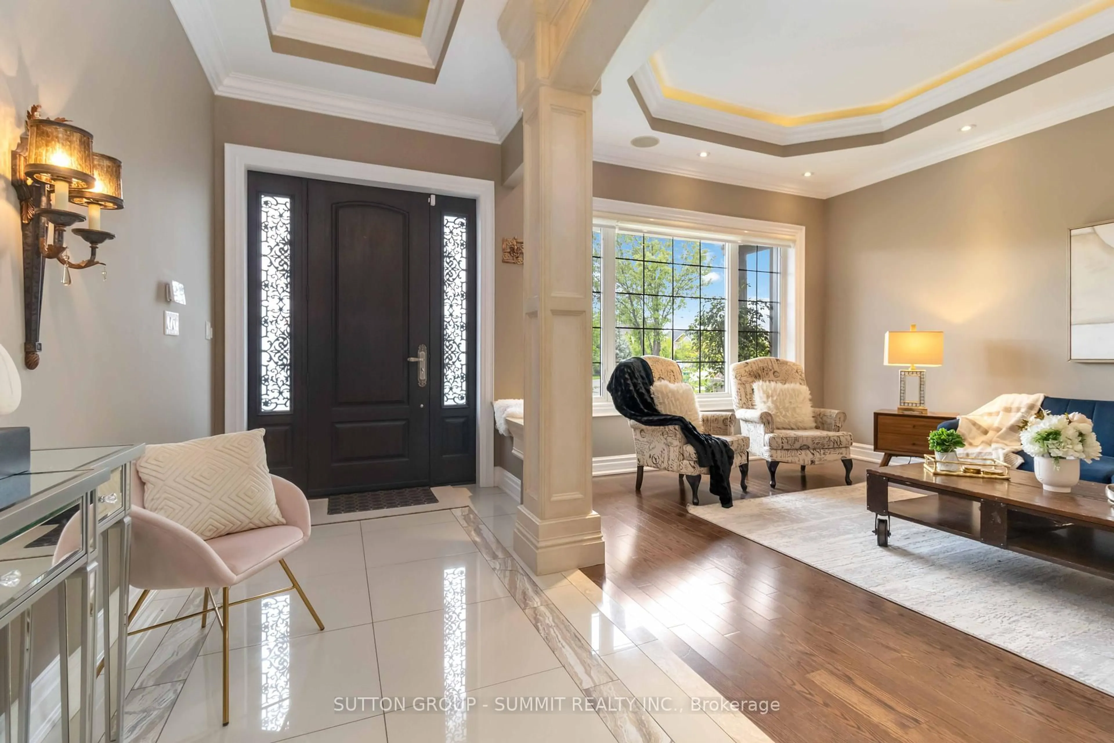 Indoor entryway for 7 Tristan Crt, Brampton Ontario L6Y 5S2