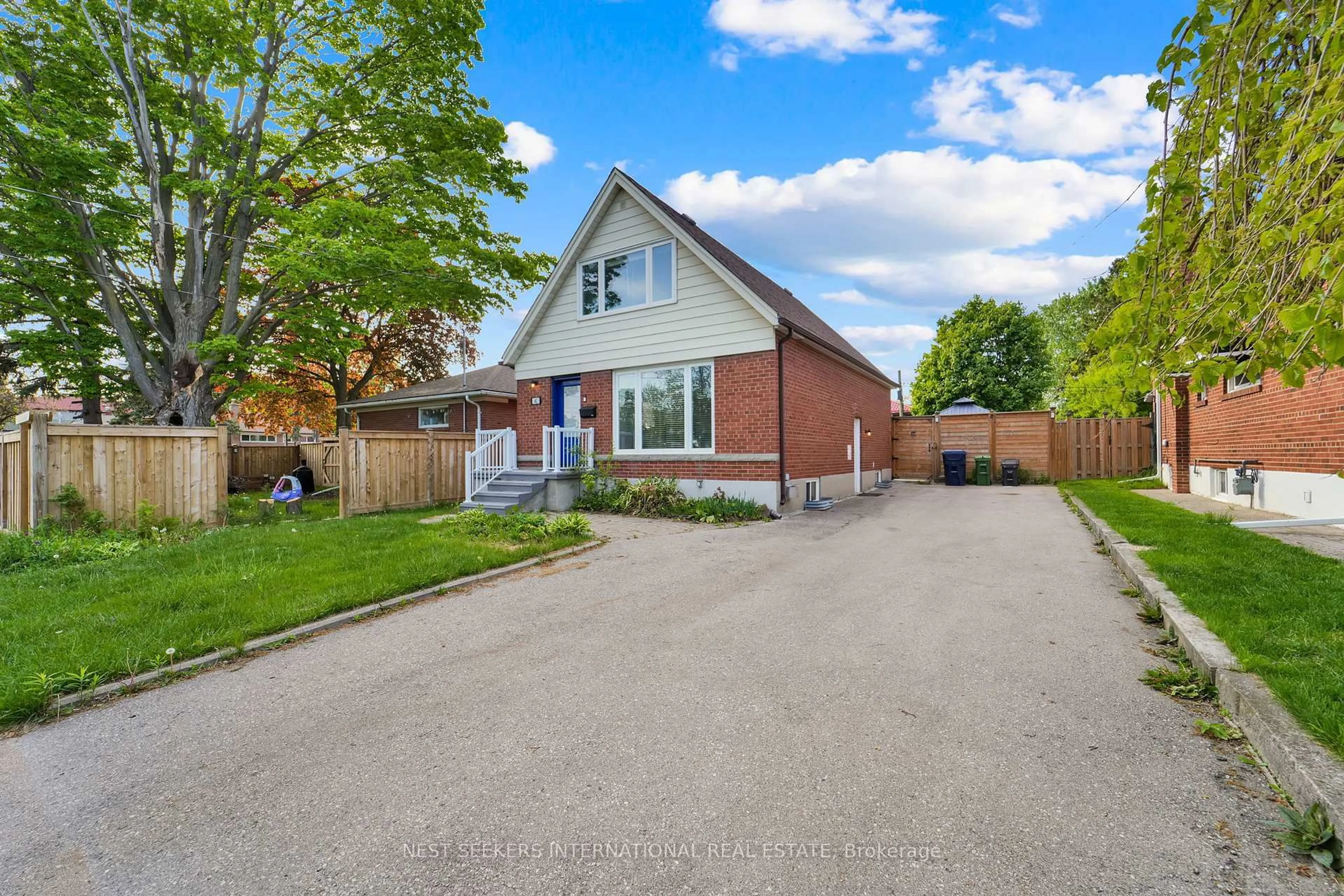 A pic from outside/outdoor area/front of a property/back of a property/a pic from drone, street for 42 Fordwich Cres, Toronto Ontario M9W 2T4