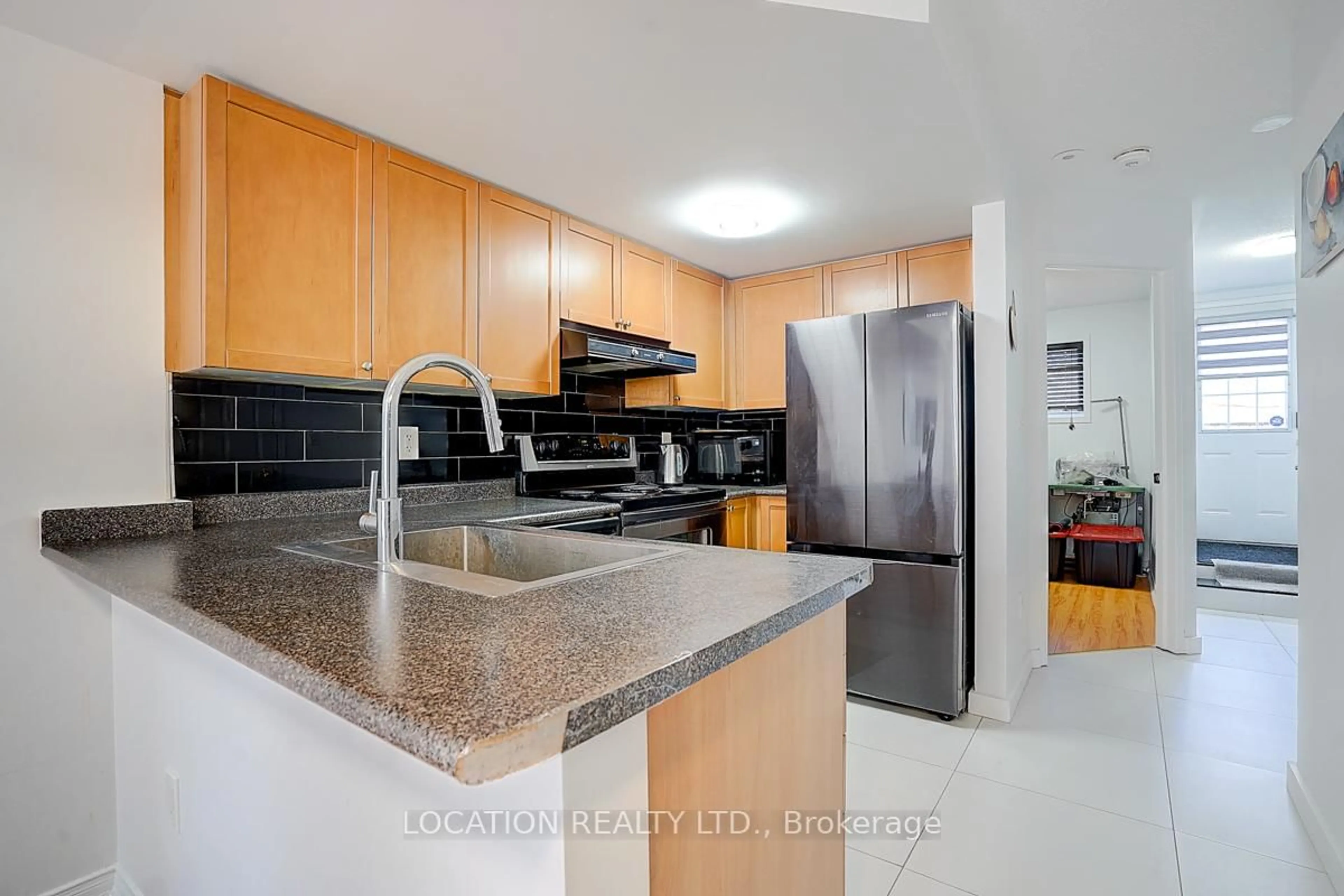 Standard kitchen, unknown for 75 Turntable Cres #124, Toronto Ontario M6H 4K9