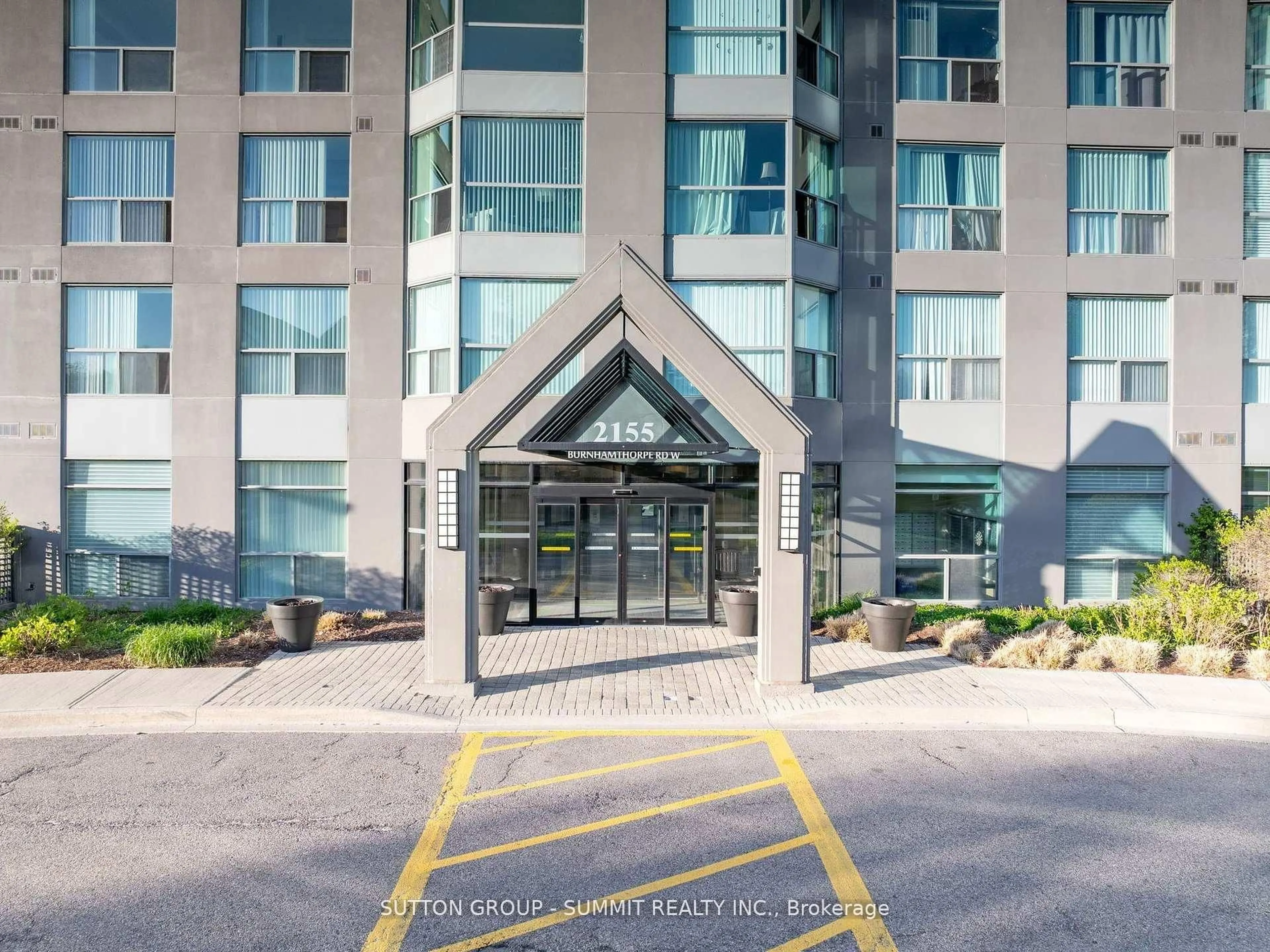 Indoor foyer for 2155 Burnhamthorpe Rd #1208, Mississauga Ontario L5L 5P4