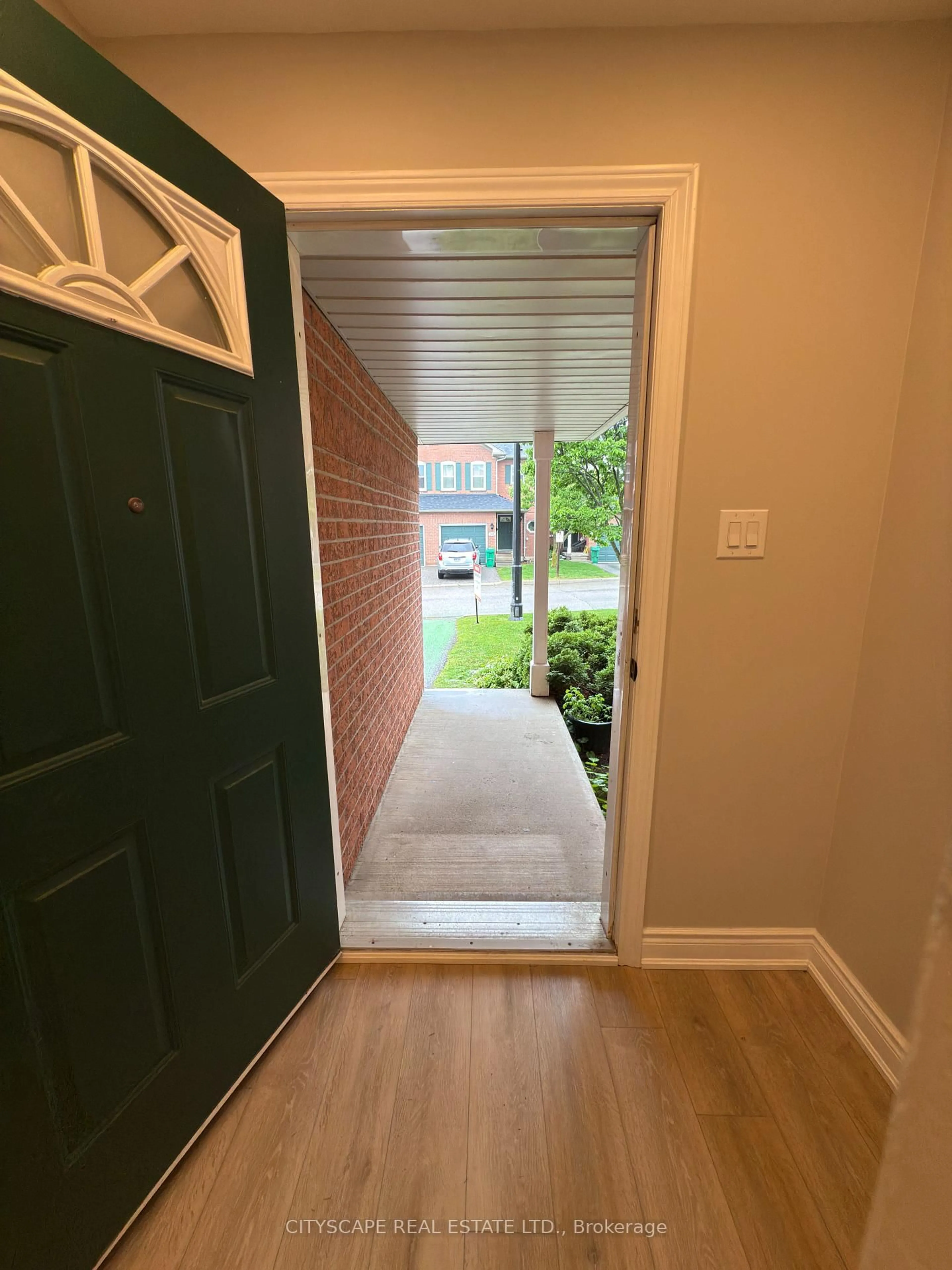 Indoor entryway for 5659 Glen Erin Dr #58, Mississauga Ontario L5M 5P2