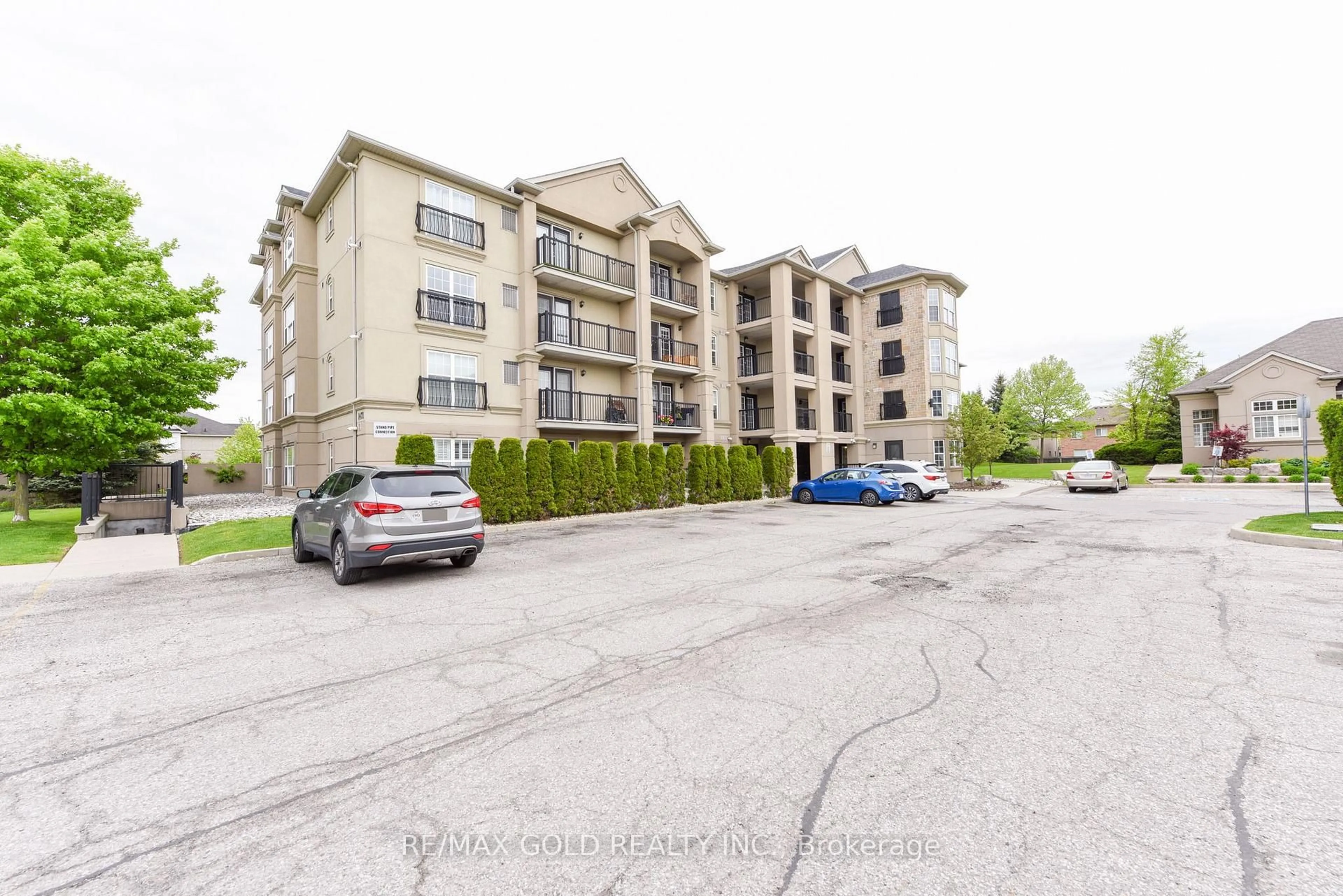 A pic from outside/outdoor area/front of a property/back of a property/a pic from drone, unknown for 1471 Maple Ave #112, Milton Ontario L9T 0B4