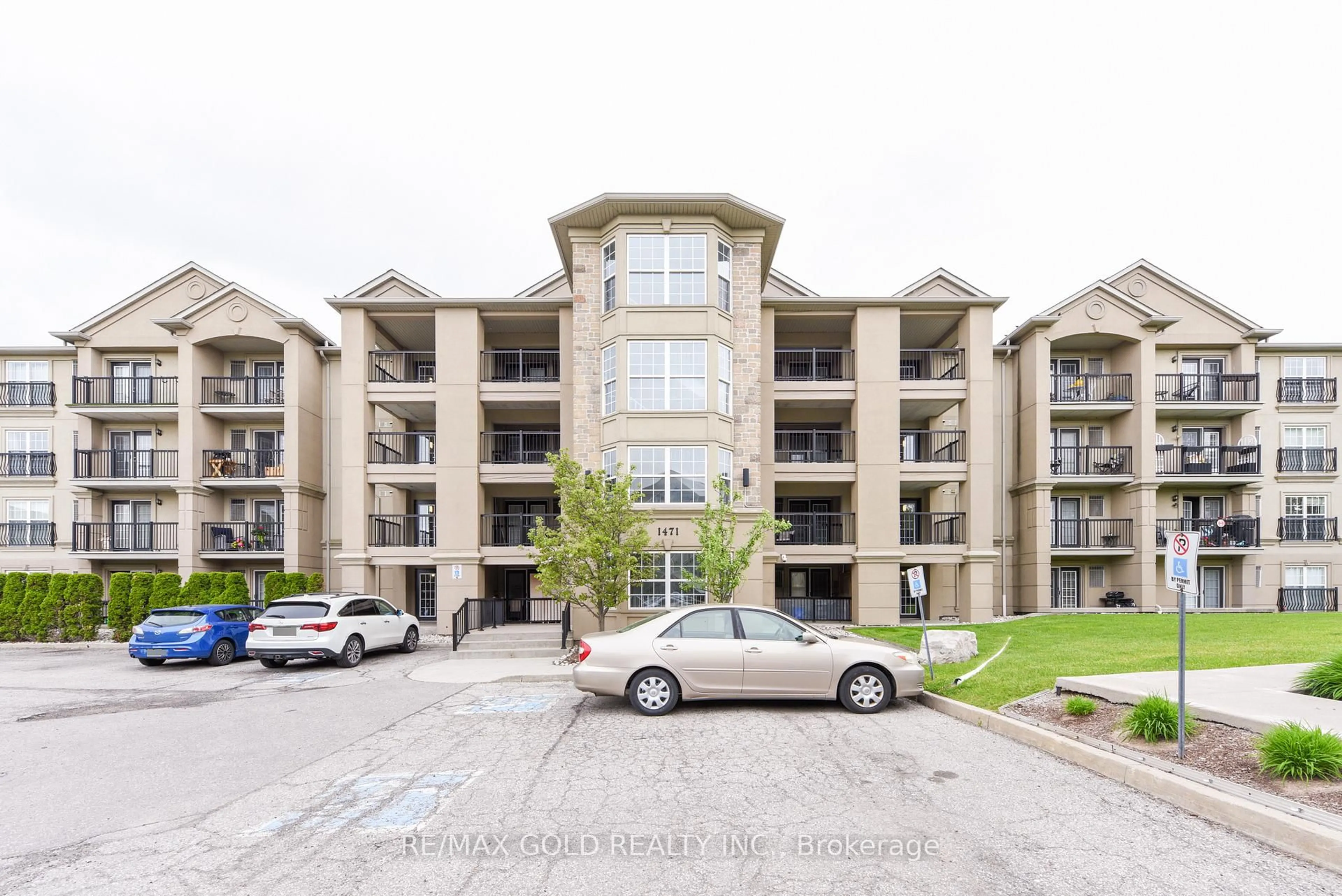A pic from outside/outdoor area/front of a property/back of a property/a pic from drone, unknown for 1471 Maple Ave #112, Milton Ontario L9T 0B4