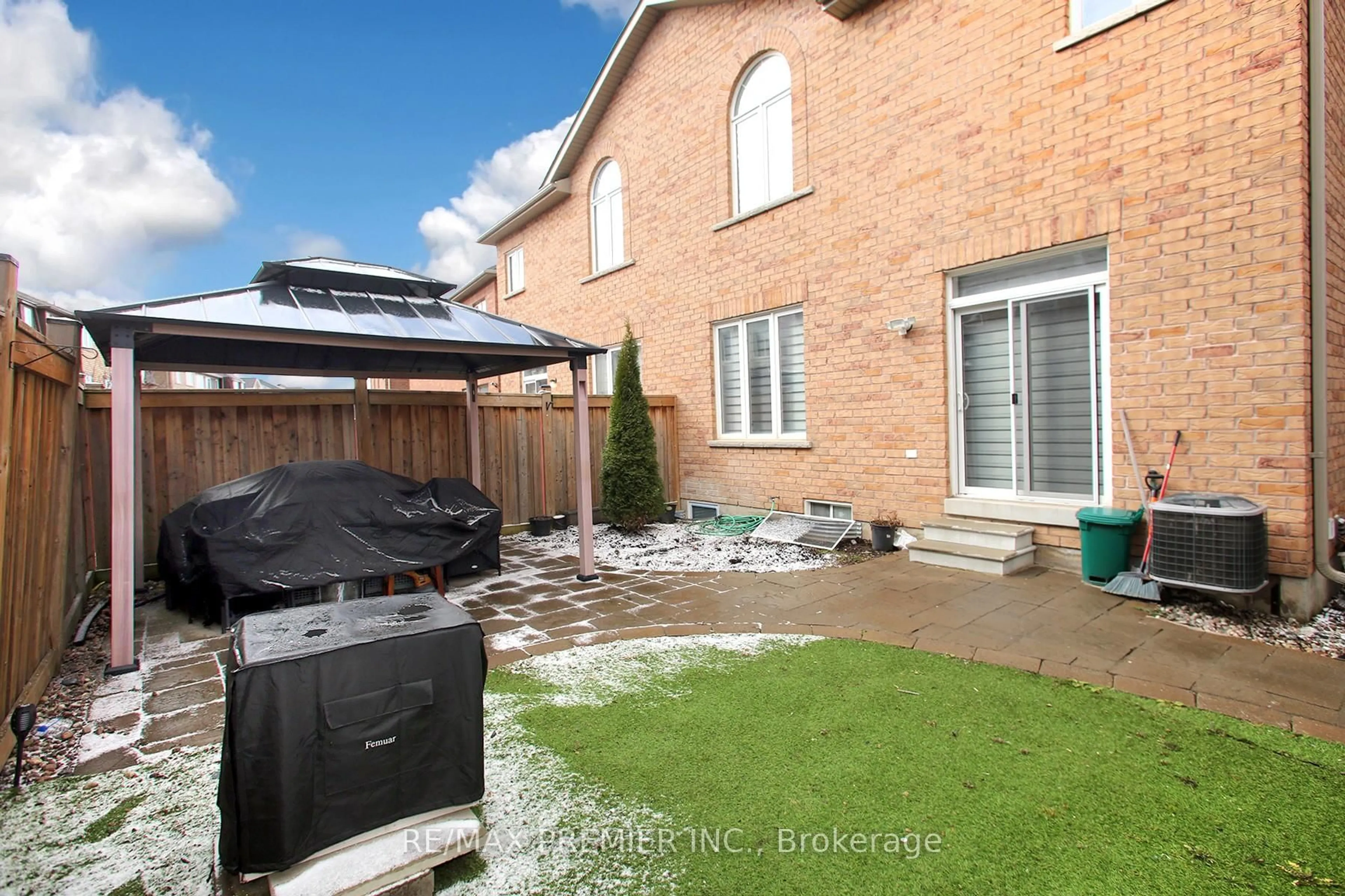 A pic from outside/outdoor area/front of a property/back of a property/a pic from drone, street for 53 Baby Pointe Tr, Brampton Ontario L7A 0W4