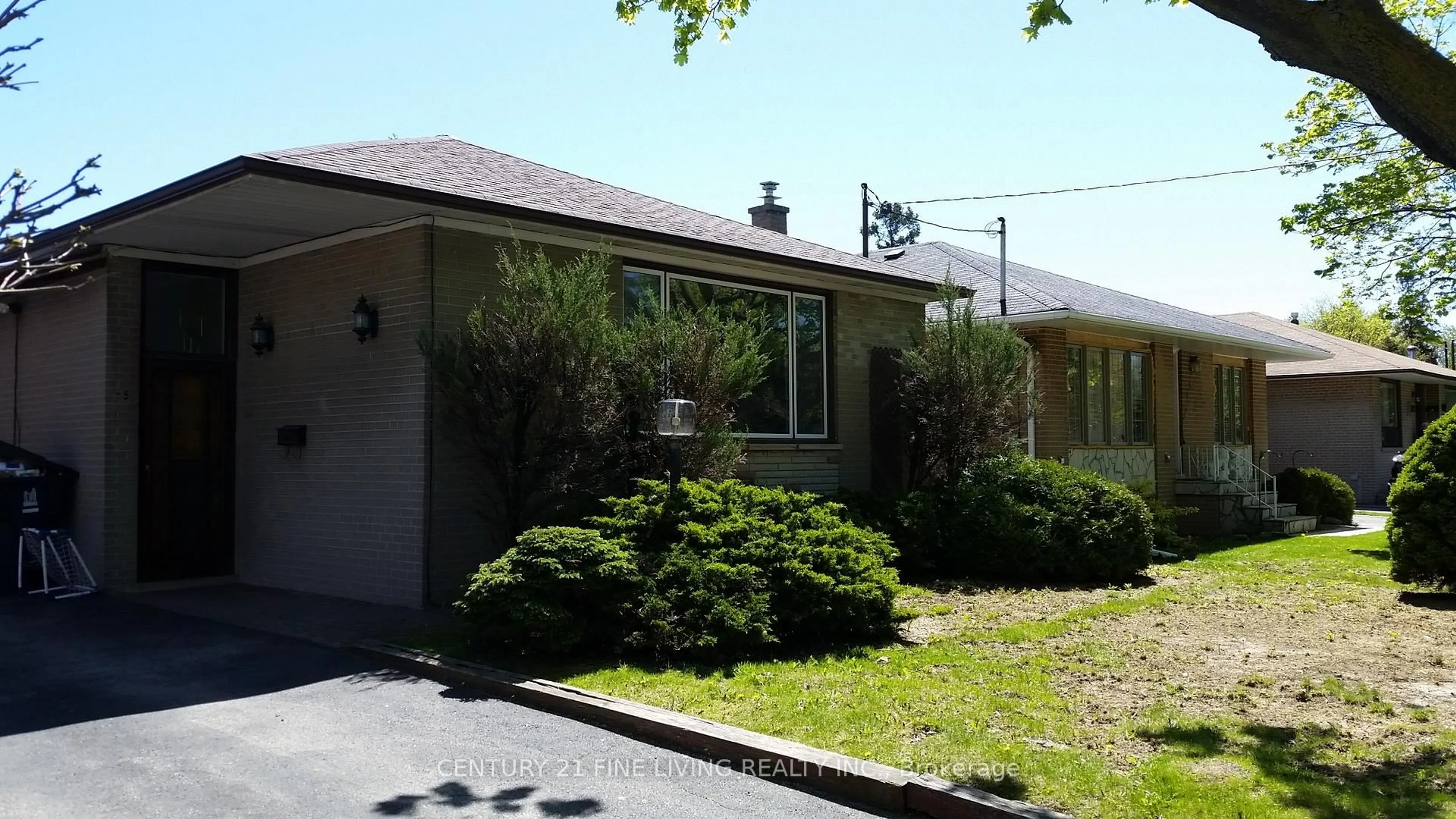 Unknown for 35 Hartland Rd, Toronto Ontario M9C 4S9