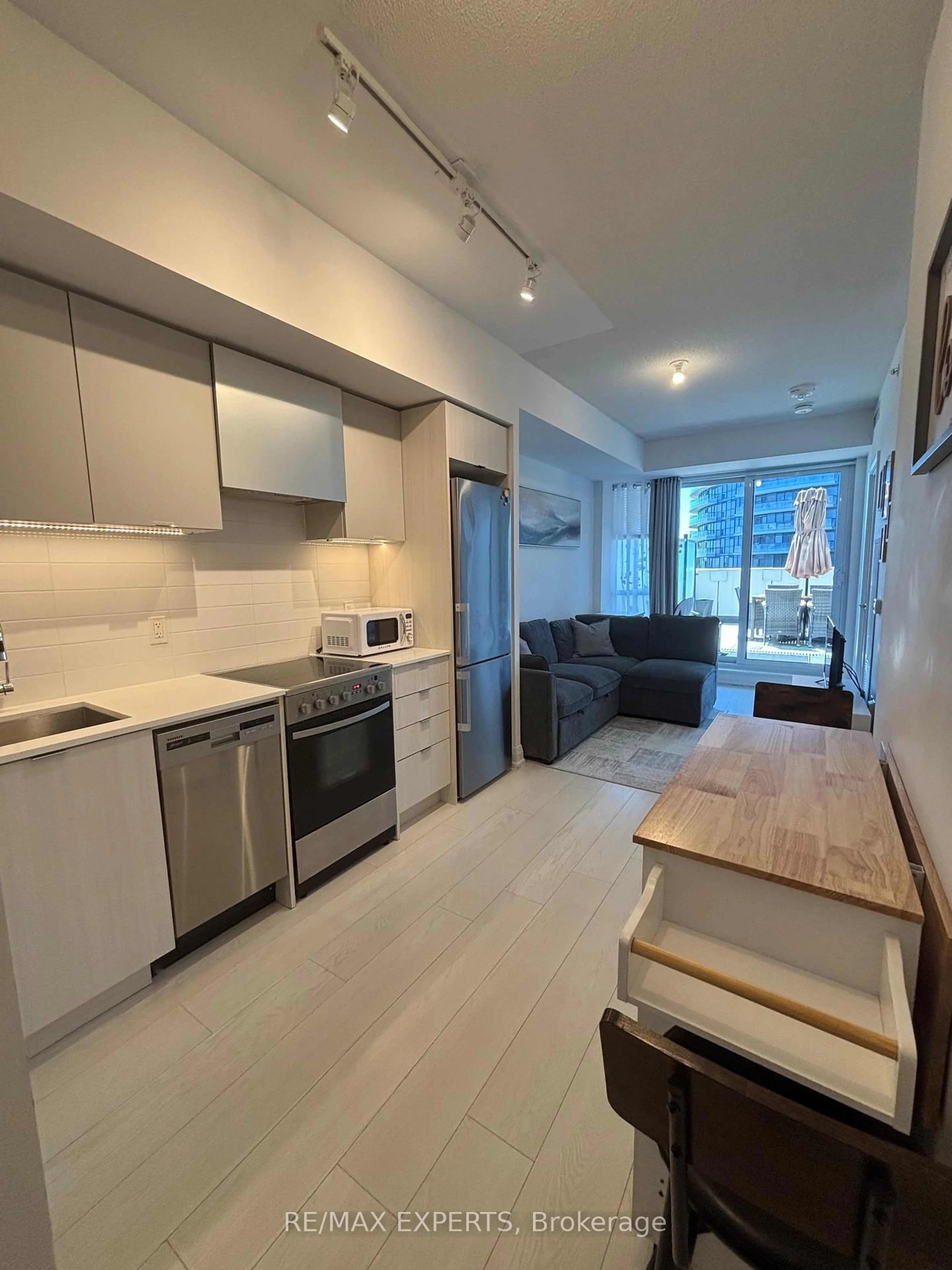 Open concept kitchen, unknown for 26 Gibbs Rd #731, Toronto Ontario M9B 0E3