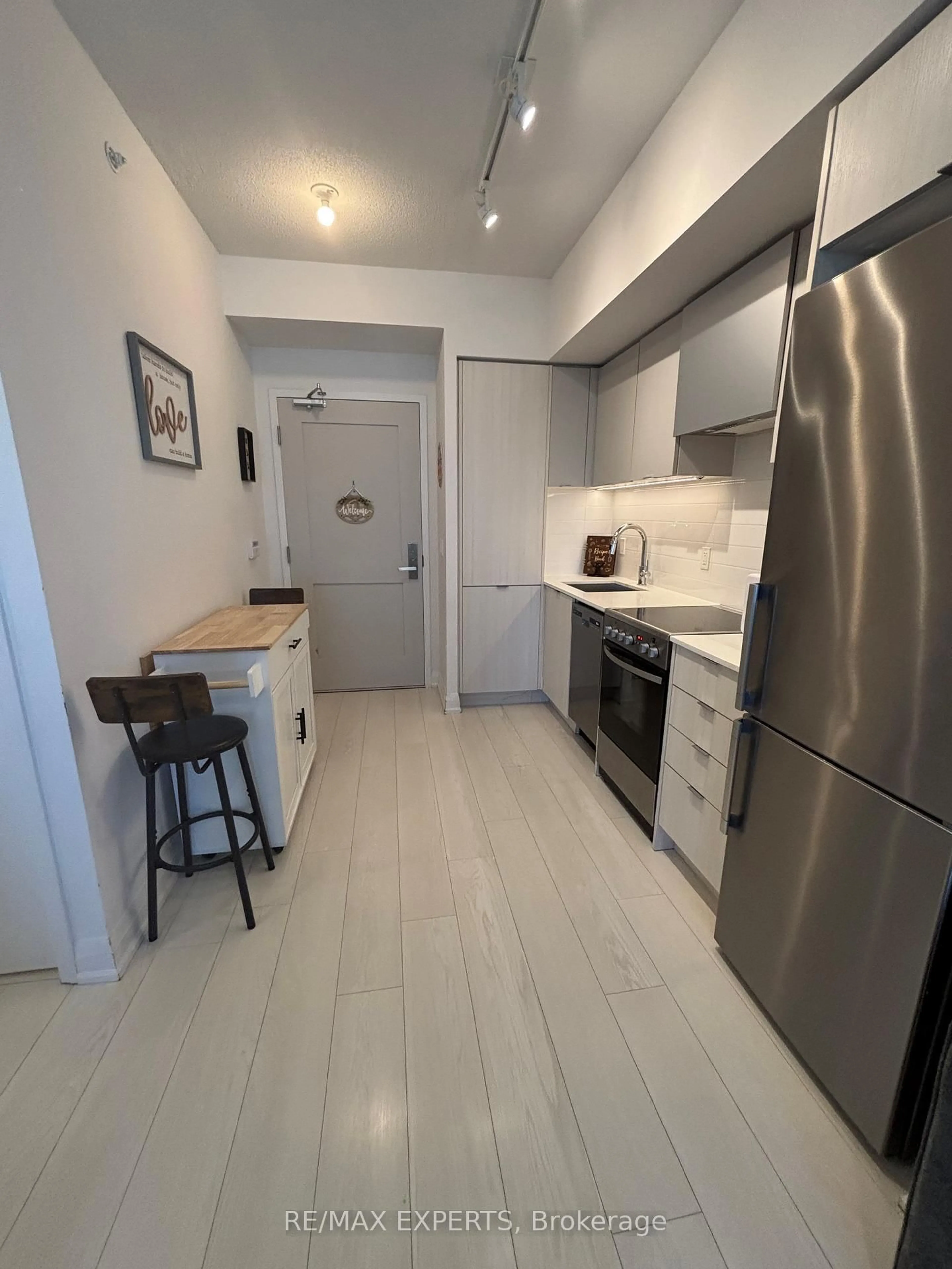 Standard kitchen, unknown for 26 Gibbs Rd #731, Toronto Ontario M9B 0E3