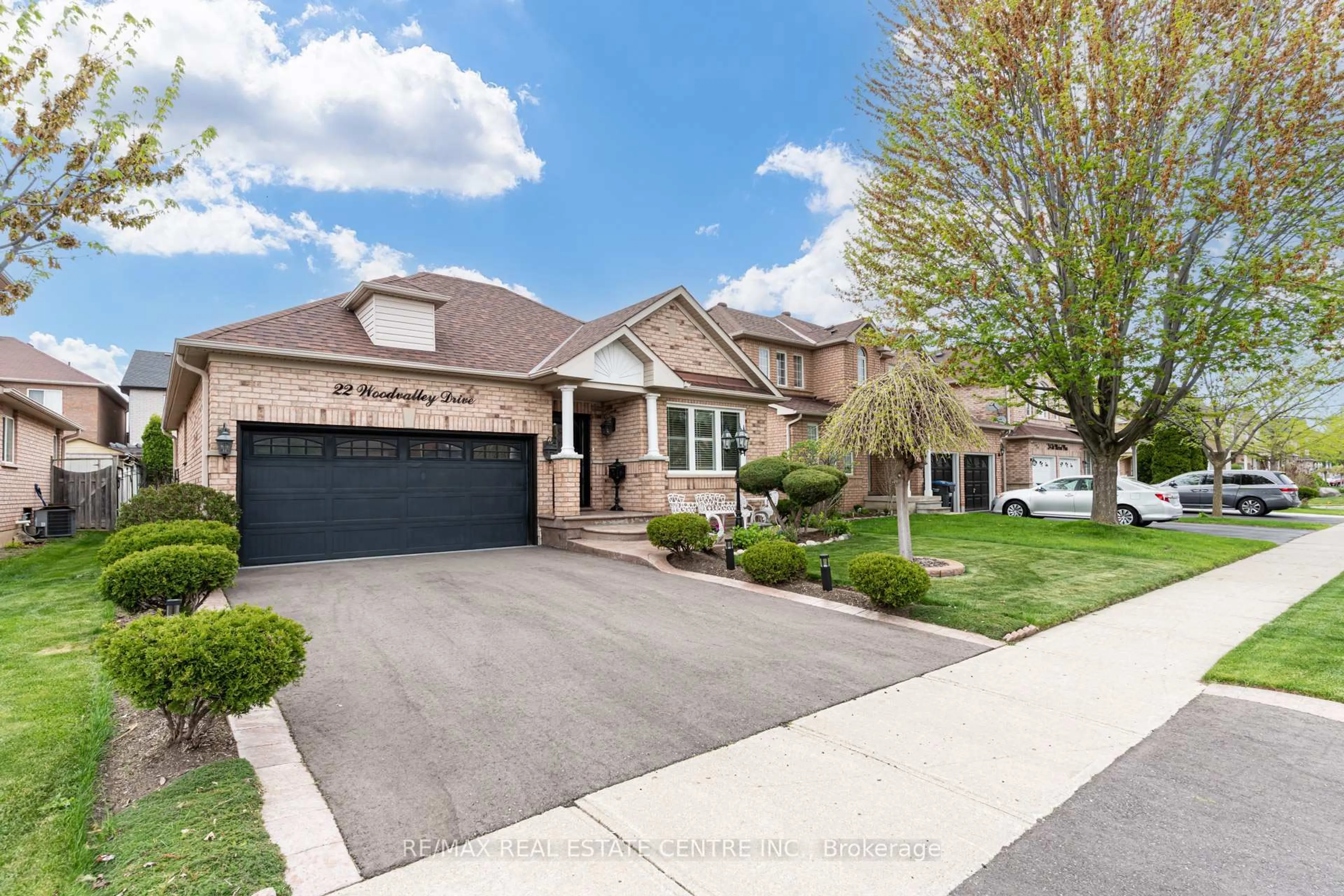 Home with brick exterior material, street for 22 WOODVALLEY Dr, Brampton Ontario L7A 1Z4