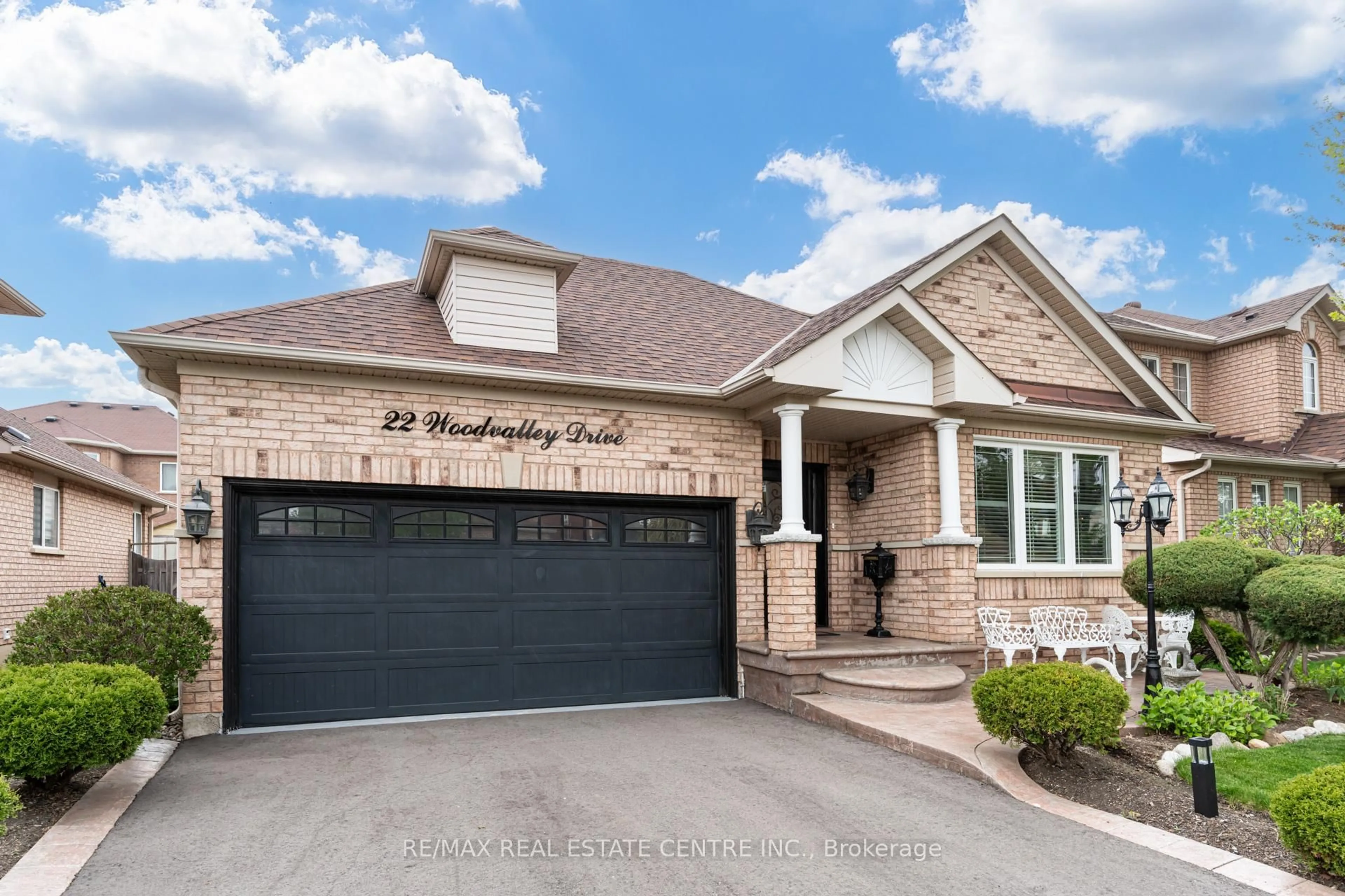 Home with brick exterior material, street for 22 WOODVALLEY Dr, Brampton Ontario L7A 1Z4