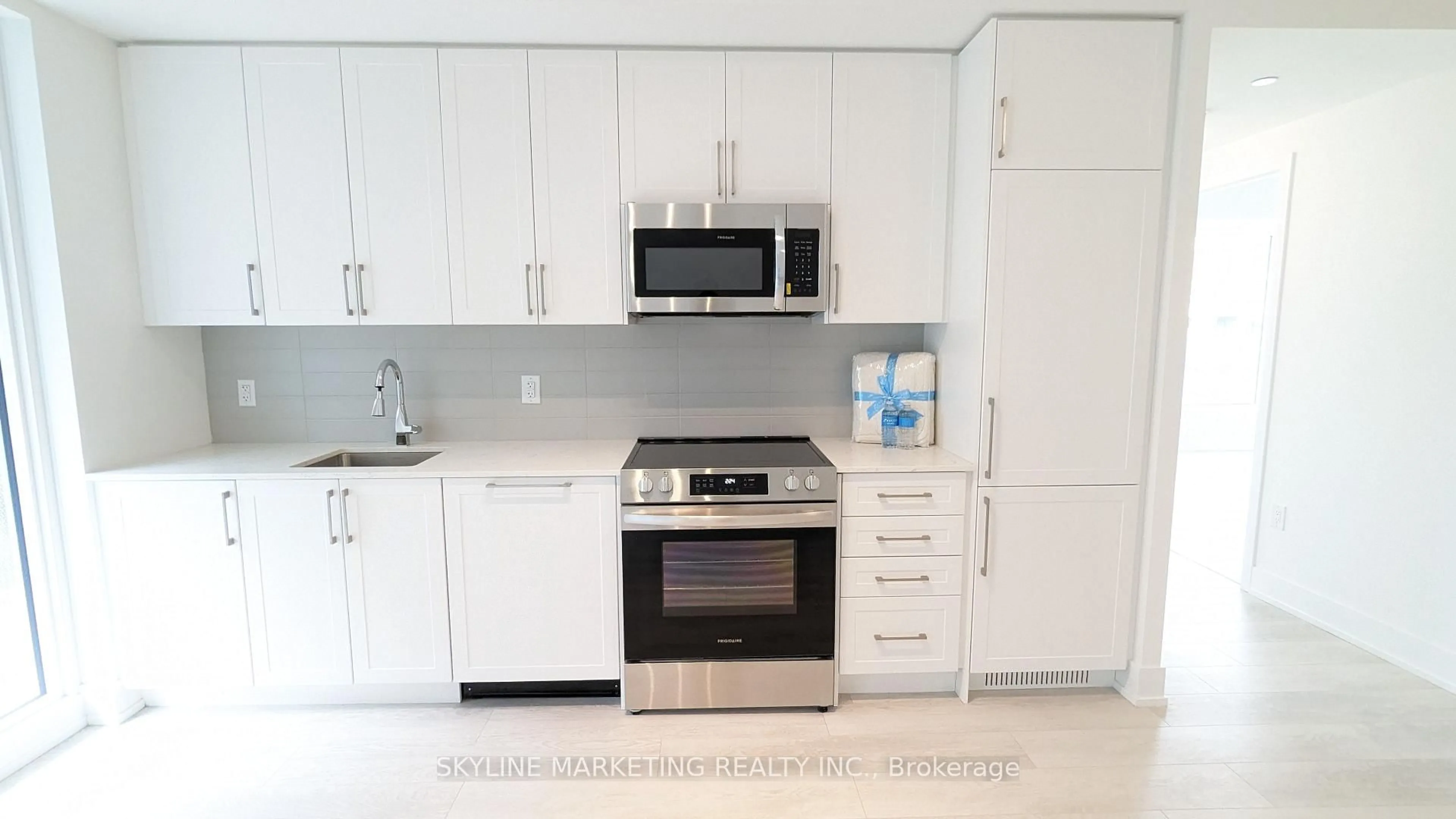Standard kitchen, unknown for 2450 Old Bronte Rd #504, Oakville Ontario L6M 5P6