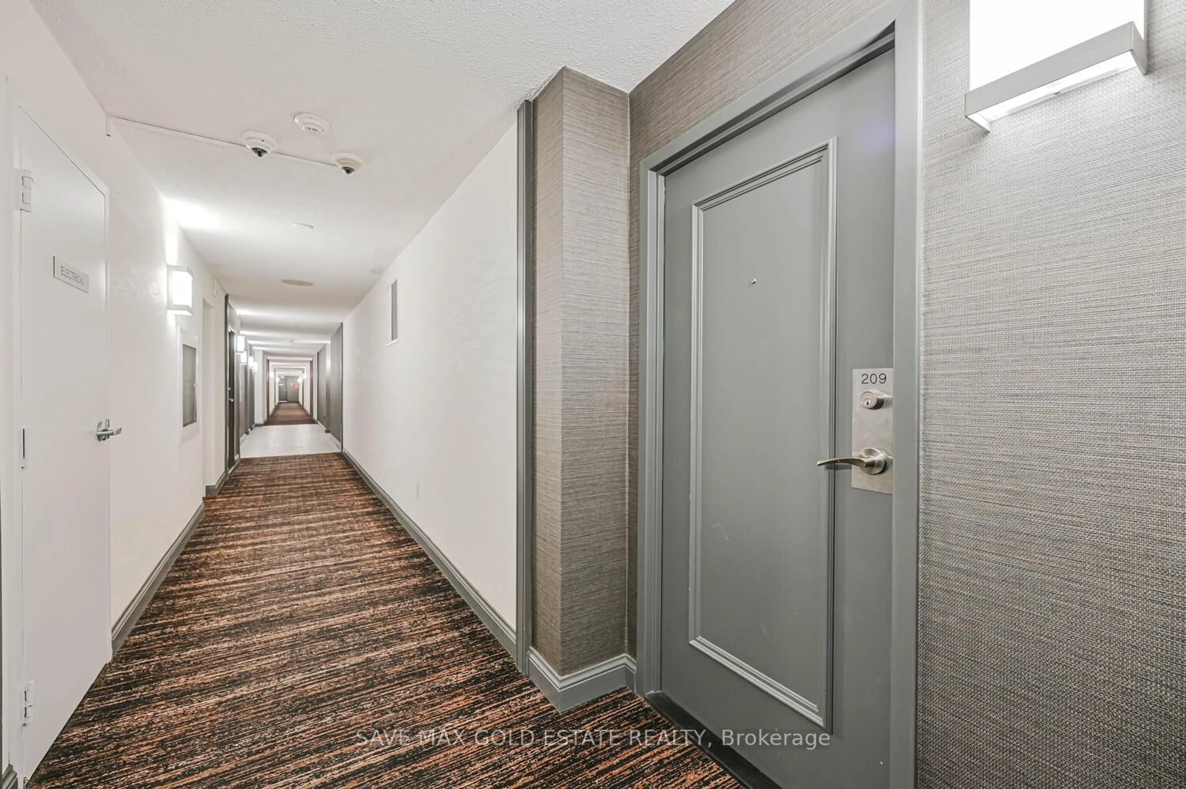 Indoor foyer for 350 Webb Dr #209, Mississauga Ontario L5B 3W4