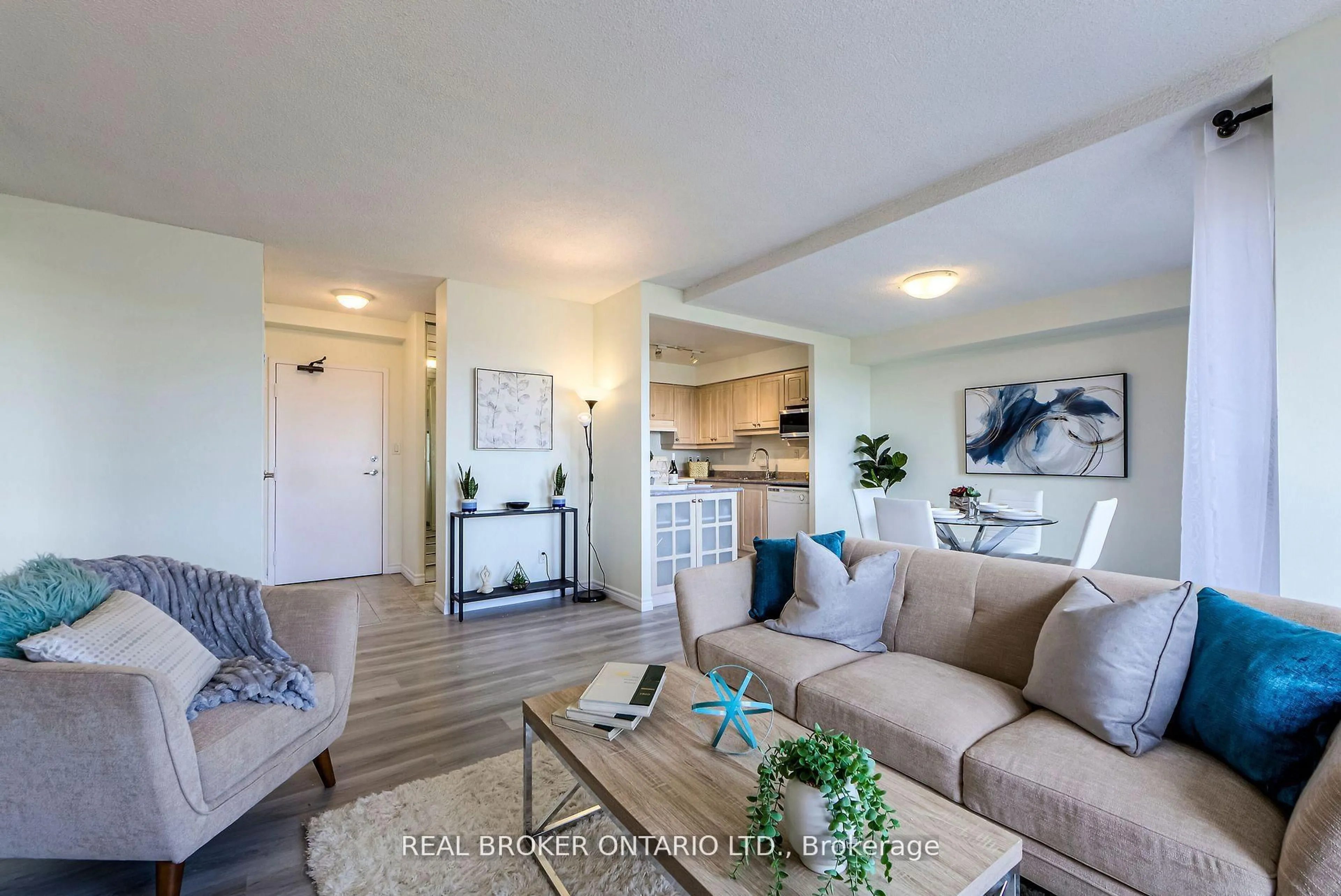 Living room with furniture, unknown for 1000 Cedarglen Gate #611, Mississauga Ontario L5C 3Z5