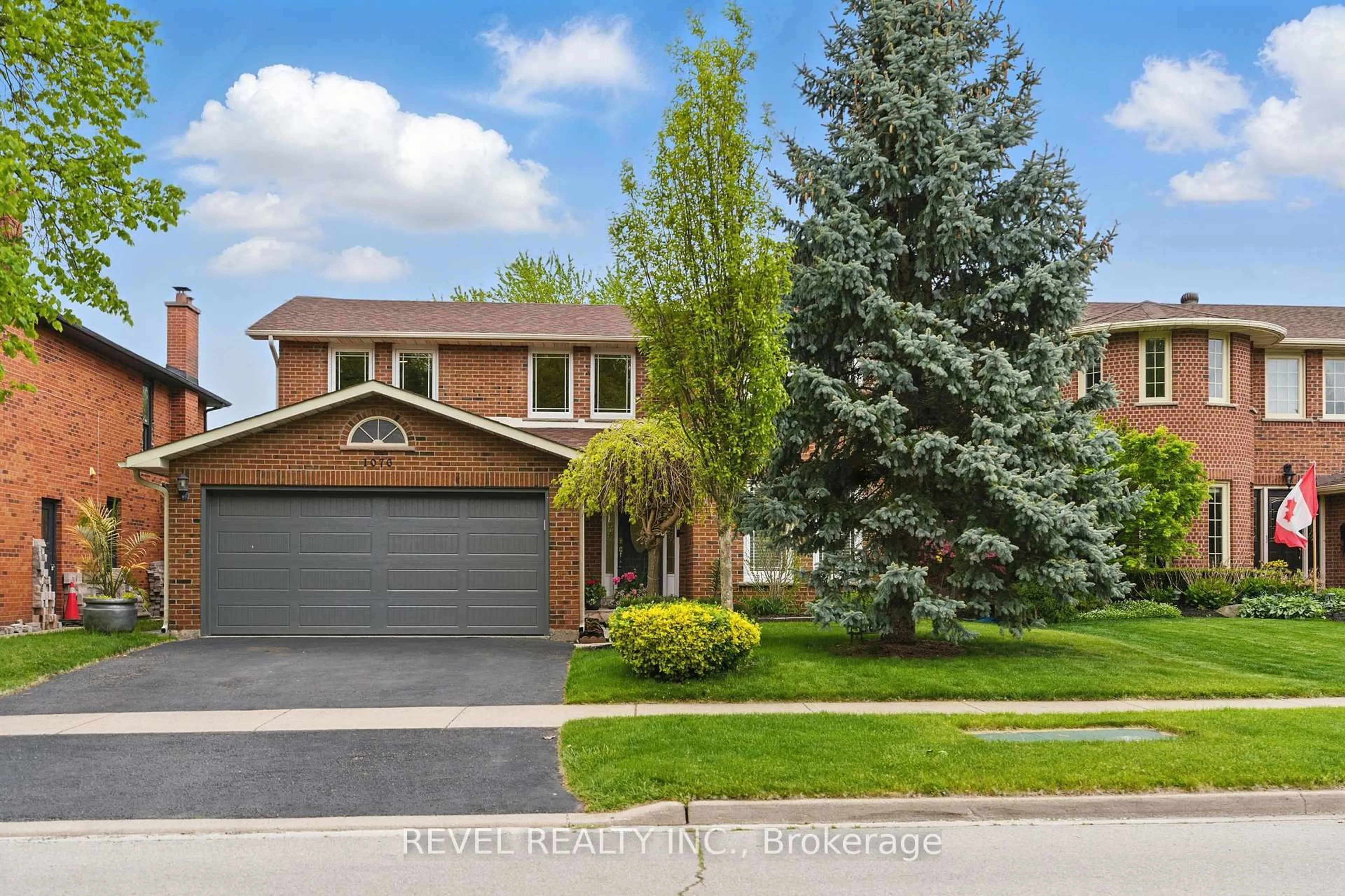 Home with brick exterior material, street for 1076 Roxborough Dr, Oakville Ontario L6M 1E3