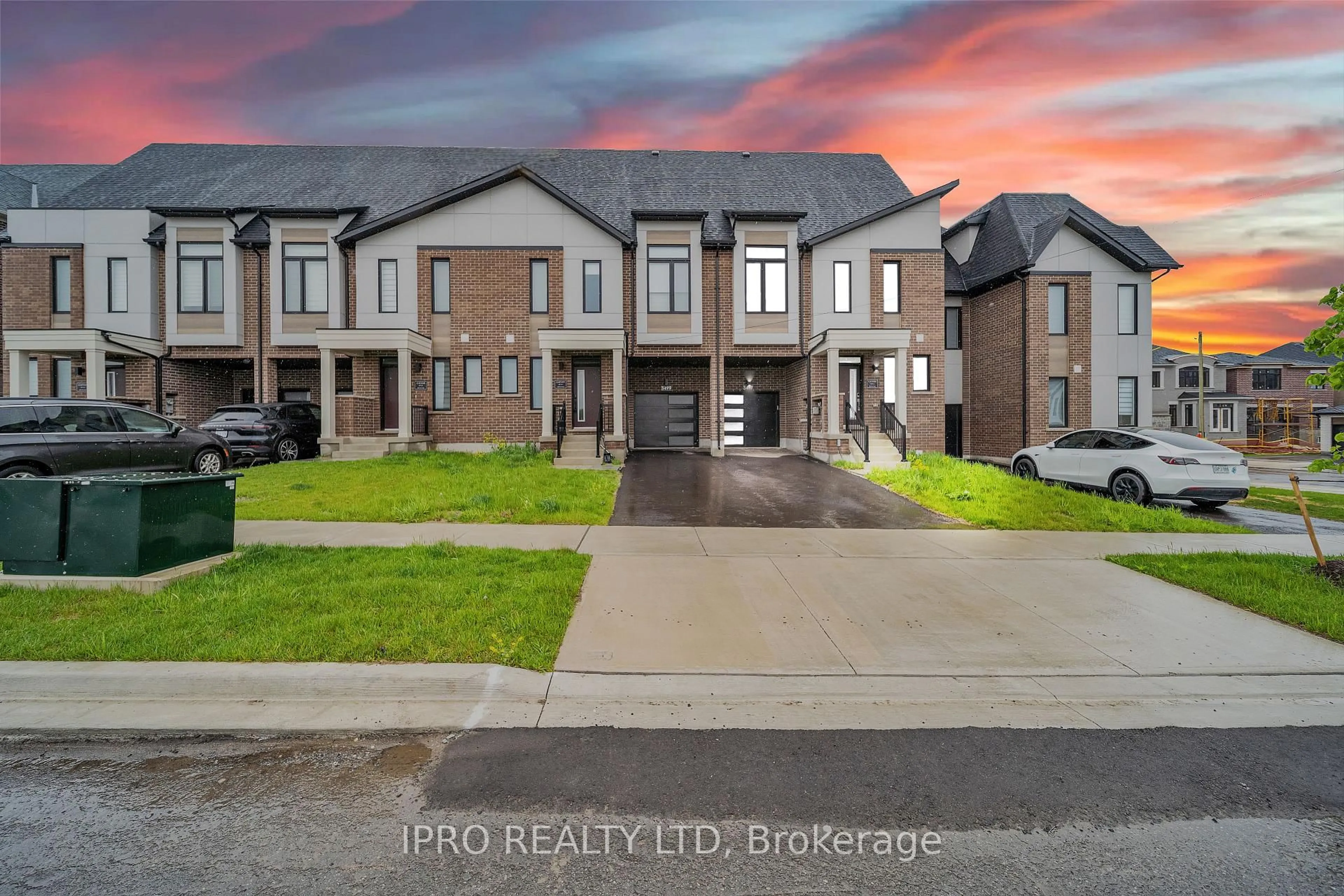A pic from outside/outdoor area/front of a property/back of a property/a pic from drone, street for 3497 Post Rd, Oakville Ontario L6H 7W5