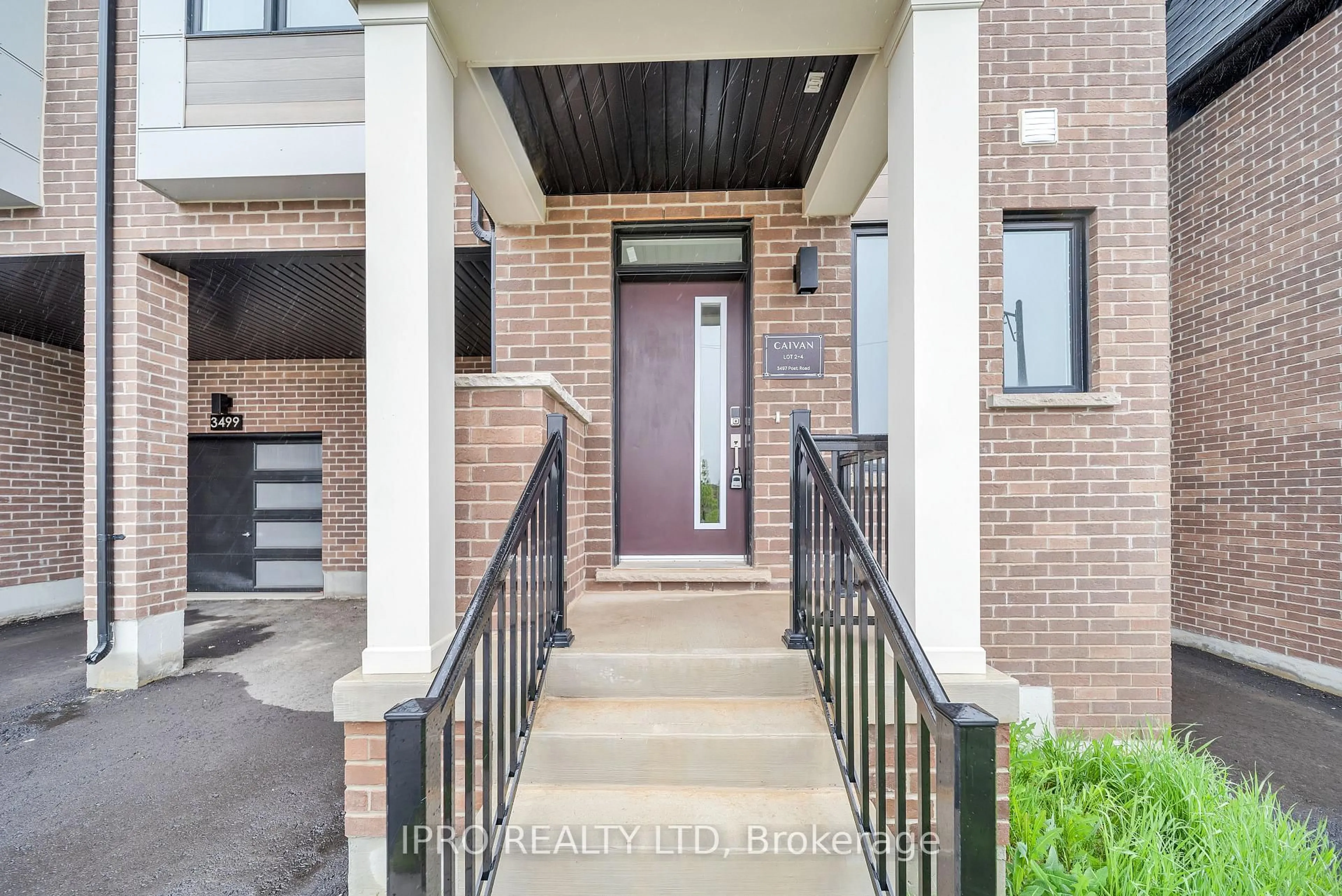 Indoor entryway for 3497 Post Rd, Oakville Ontario L6H 7W5