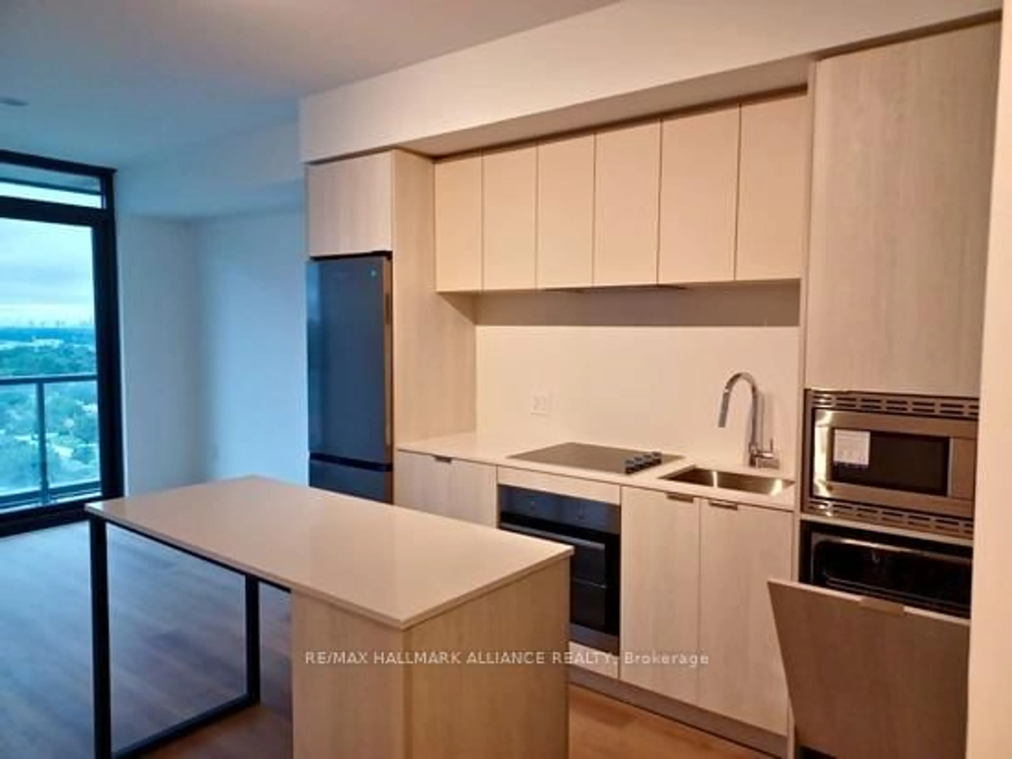 Standard kitchen, unknown for 86 Dundas St #1607, Mississauga Ontario L5A 0B1